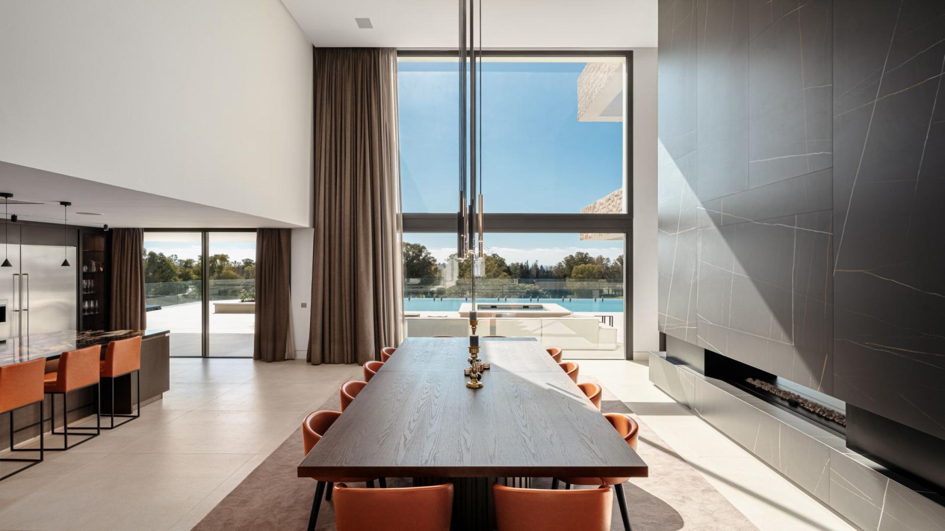 Modern villa in La Alqueria with infinity pool and stunning panoramic views, Benahavis