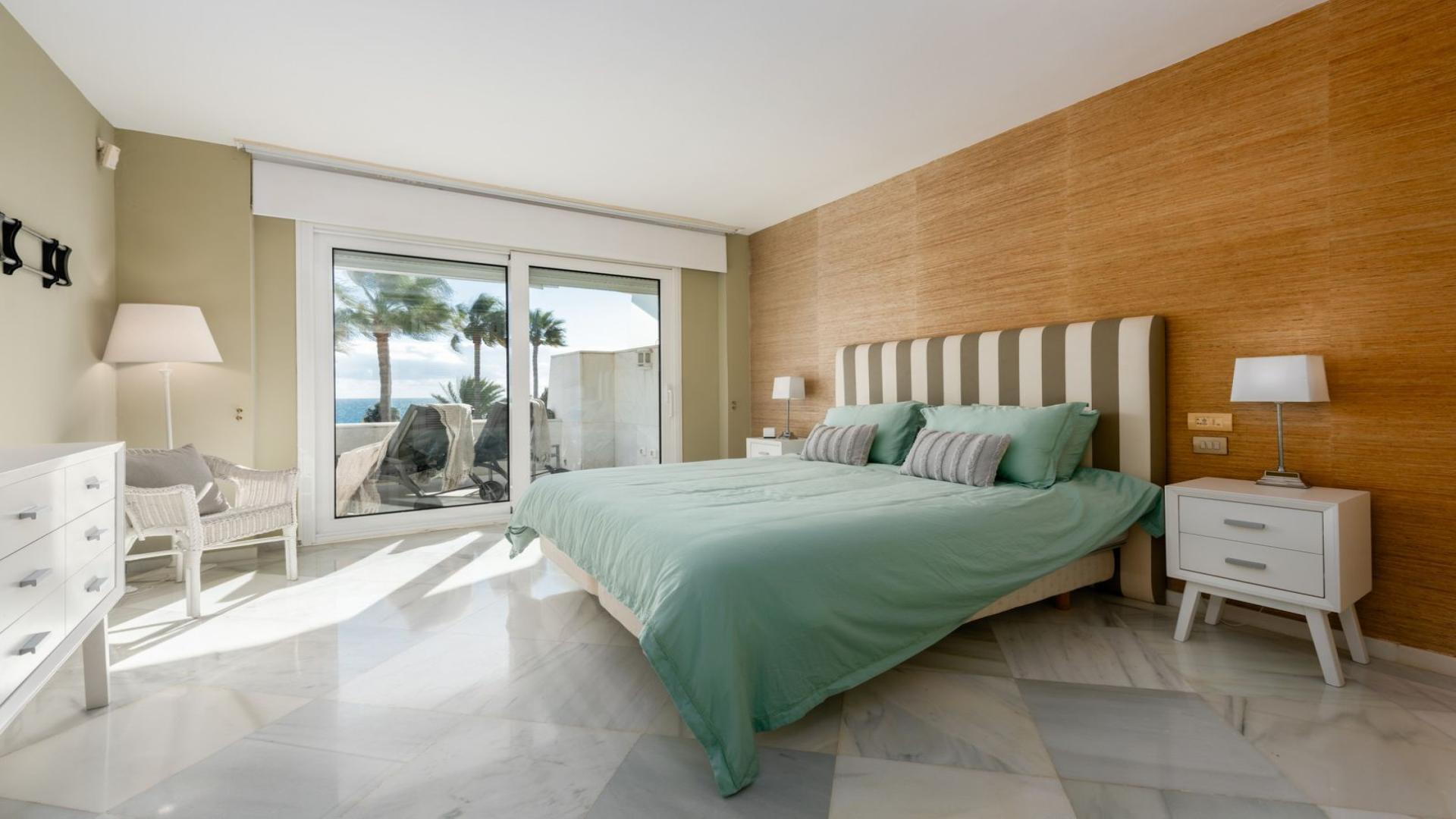 Bright bedroom with sea views in Marbella penthouse, Puerto Banús, Málaga