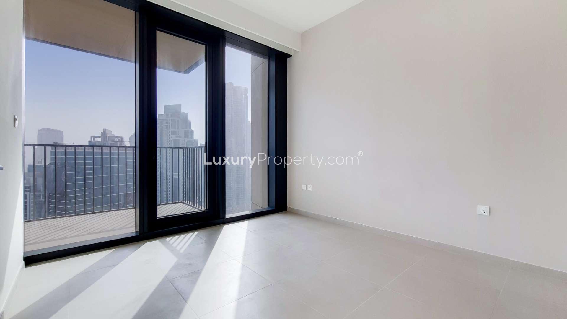 Spacious living area in high-floor 1 bedroom apartment, BLVD Heights, Downtown Dubai