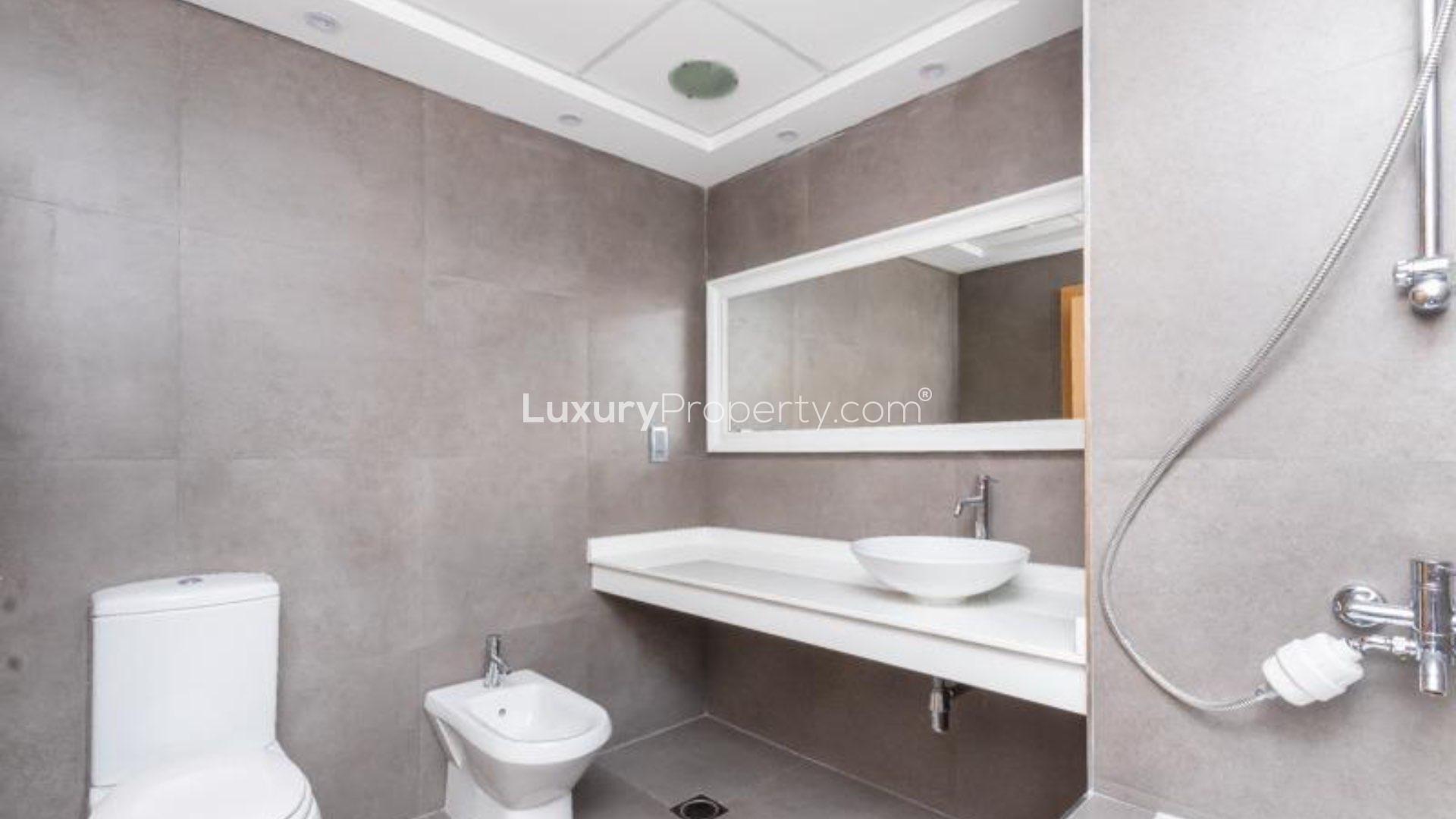Modern bathroom in upgraded 1-bedroom apartment, Shoreline Apartments, Palm Jumeirah.