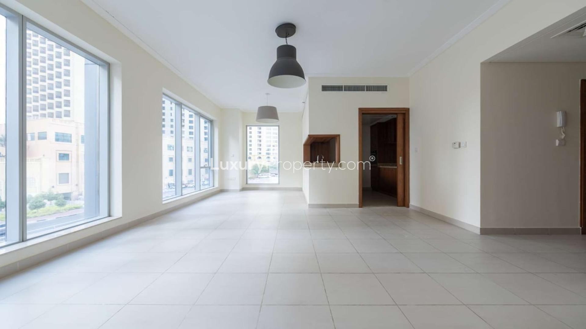 Bright, spacious living area in Shemara Tower, Dubai Marina apartment for rent