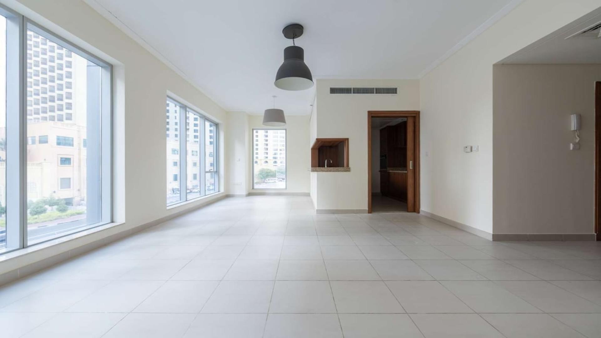 Bright, spacious living area in Shemara Tower, Dubai Marina apartment for rent