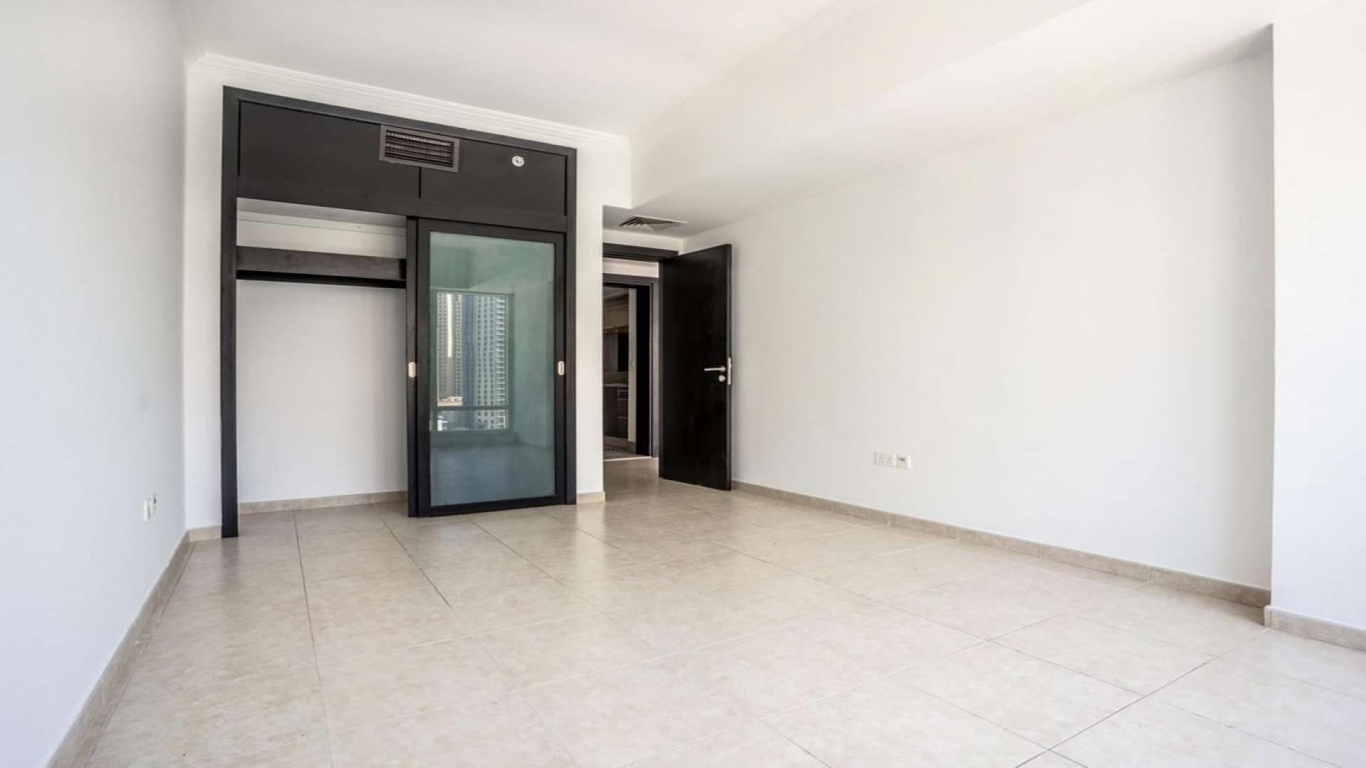 Bright kitchen and living area with marina view in Al Majara Tower, Dubai Marina