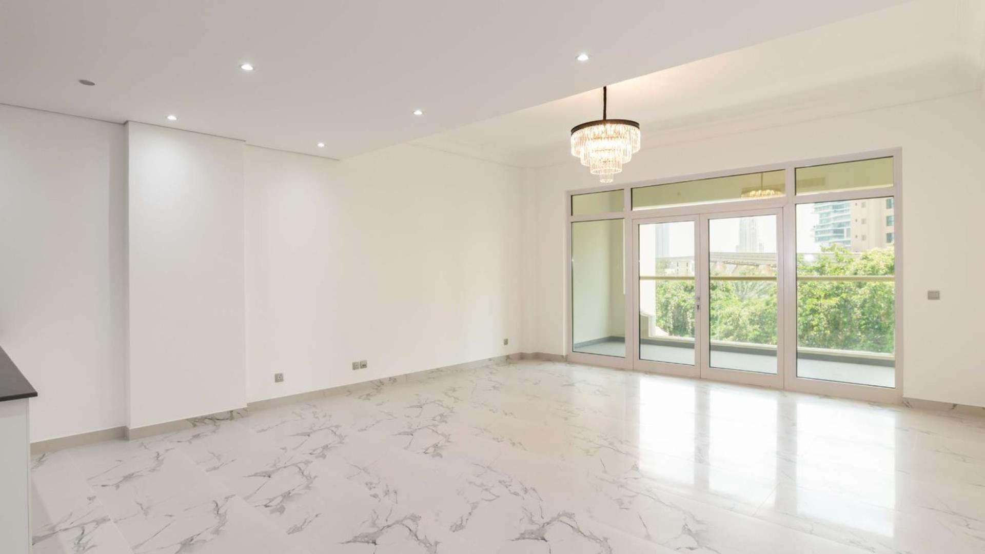 Bright living room in Shoreline, Palm Jumeirah one-bedroom apartment with marble flooring