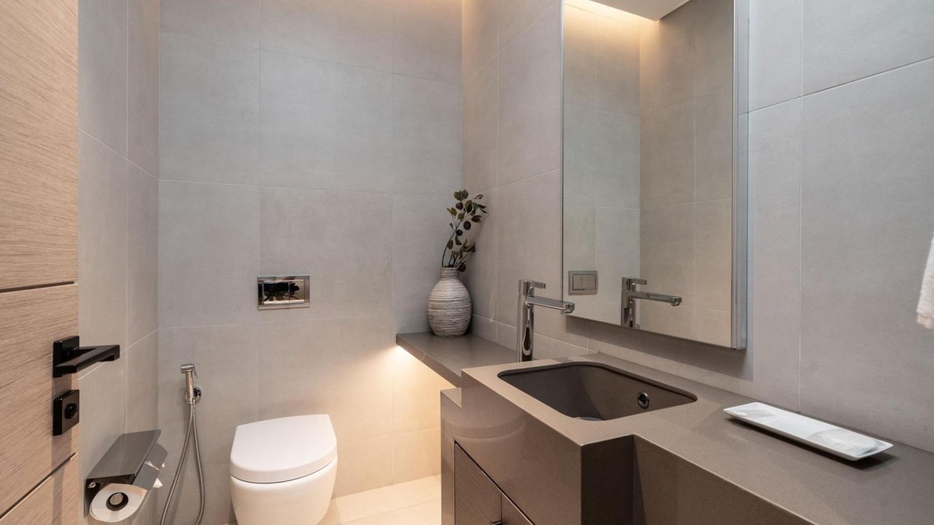 Modern bathroom in serviced apartment, The Address Jumeirah Resort, Jumeirah Beach Residence for rent