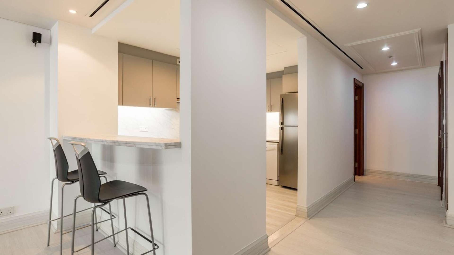 Outdoor swimming pool at Al Murjan Tower, Dubai Marina, Emaar 6 Towers community view