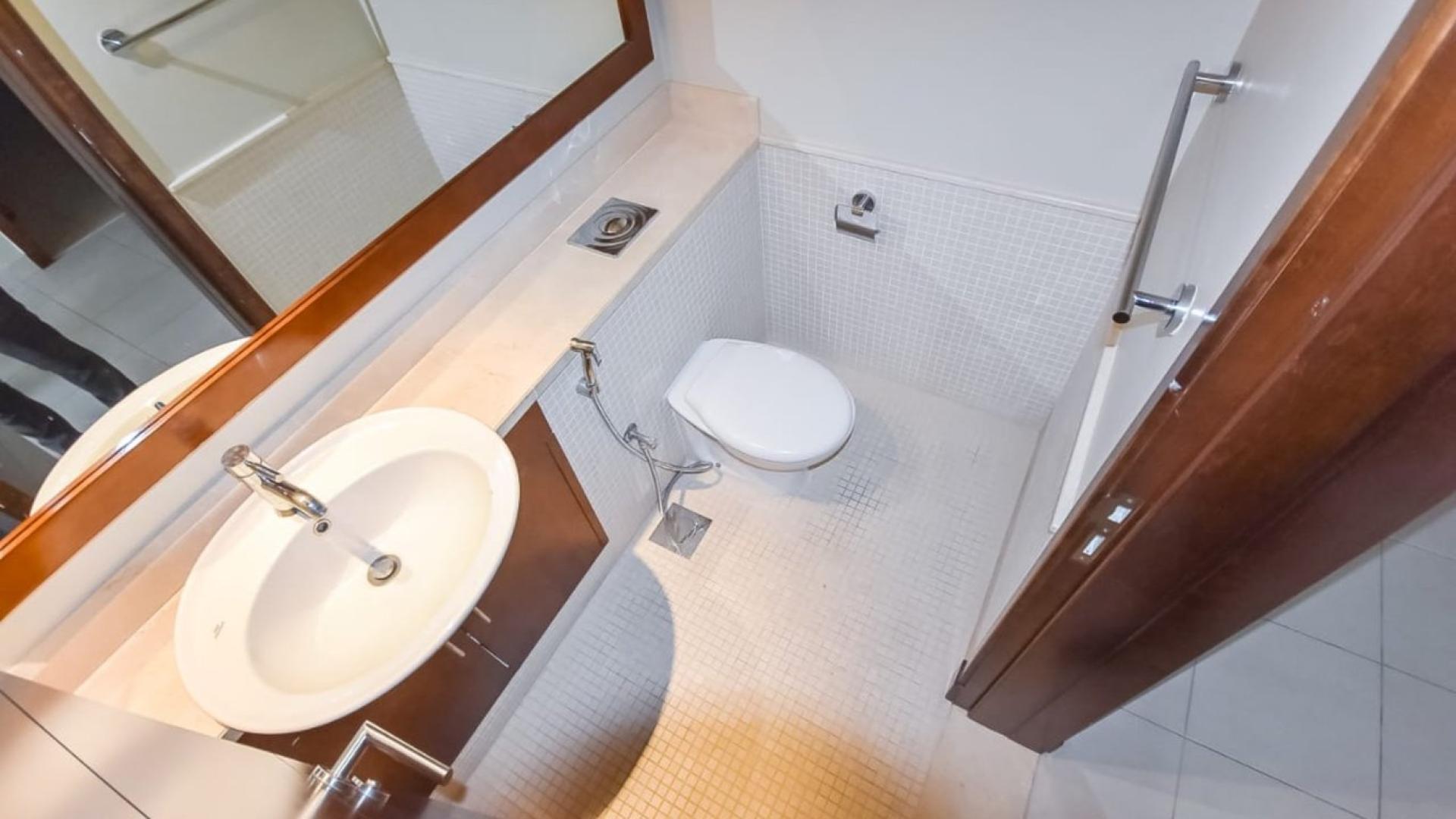 High floor apartment with large windows and city views in South Ridge, Downtown Dubai