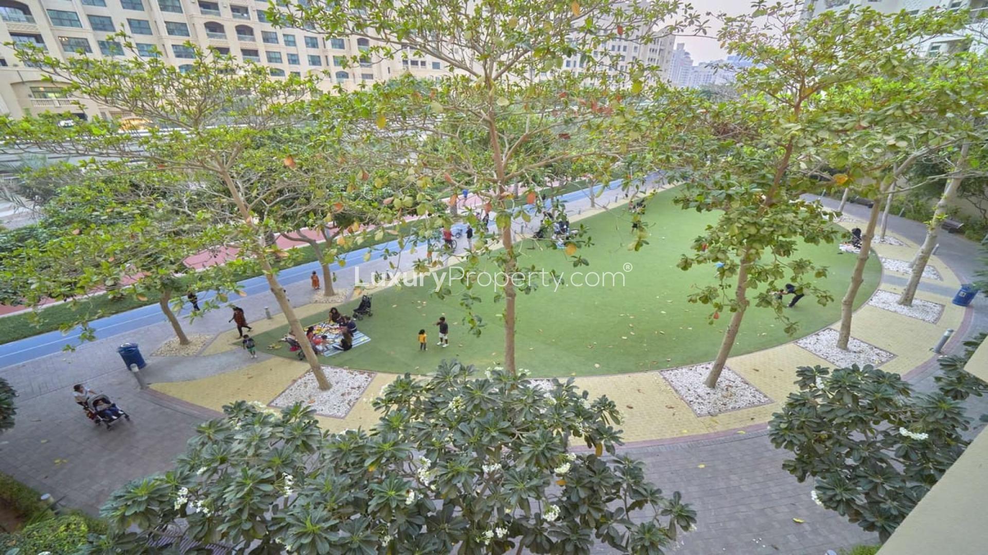 Cozy living room in 1-bedroom apartment, Shoreline Residences, Palm Jumeirah, with modern decor