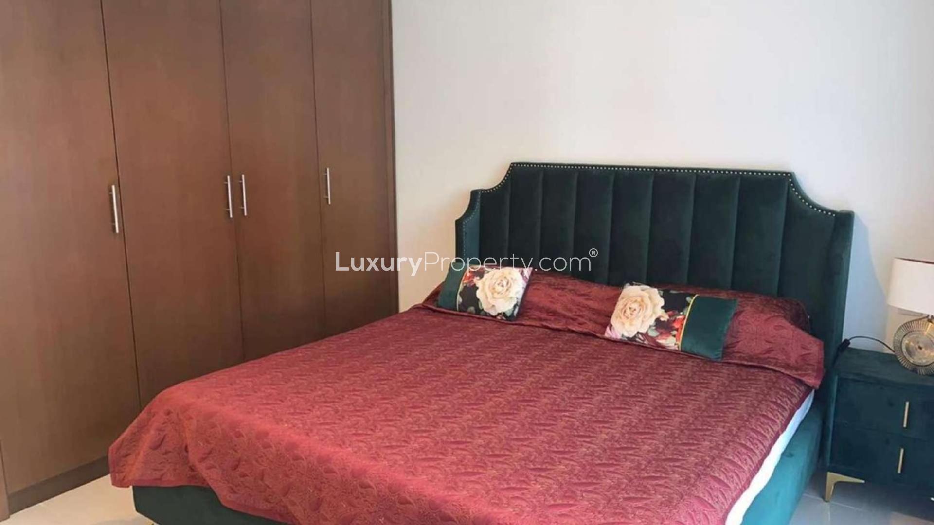 High floor 1-bedroom apartment with elegant bed and wardrobe in Downtown Dubai