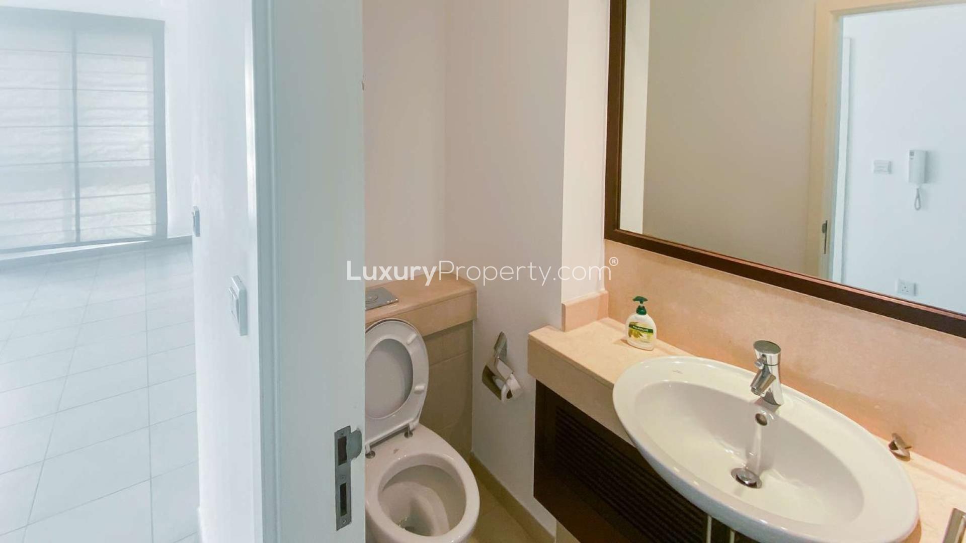 Spacious kitchen in 1-bedroom apartment, Downtown Dubai, The Residences, Burj Khalifa views