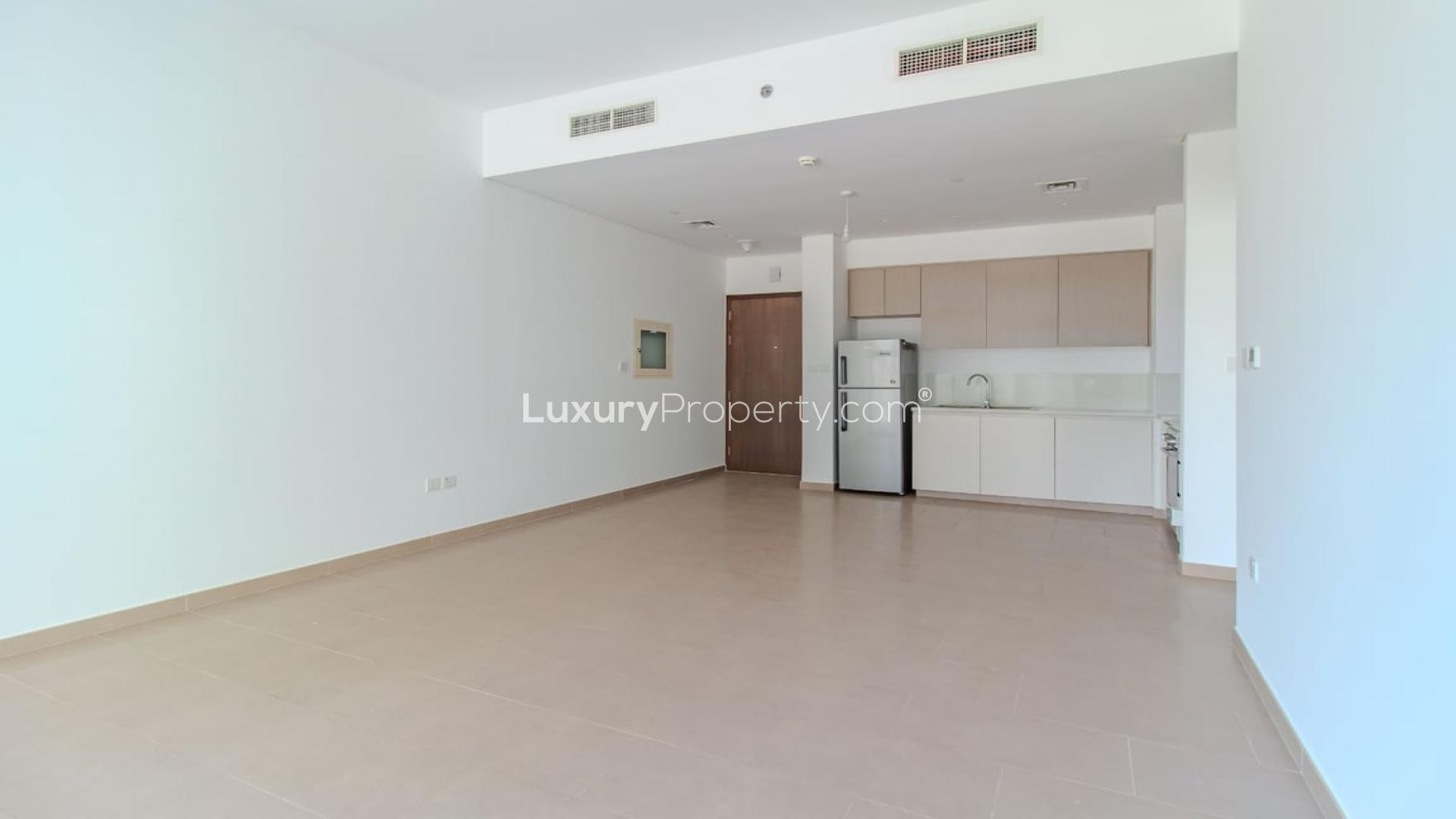 Vacant 1-bedroom apartment interior with modern kitchen, Park Heights, Dubai Hills Estate