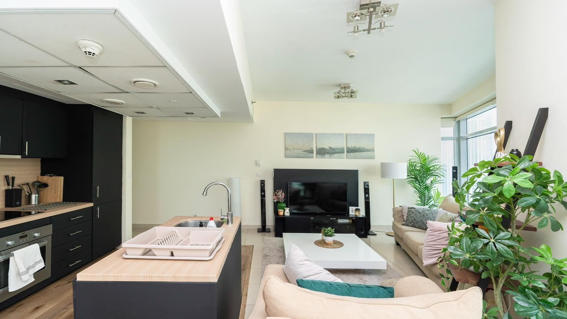 High floor apartment in Park Island, Dubai Marina with spacious living room and city view