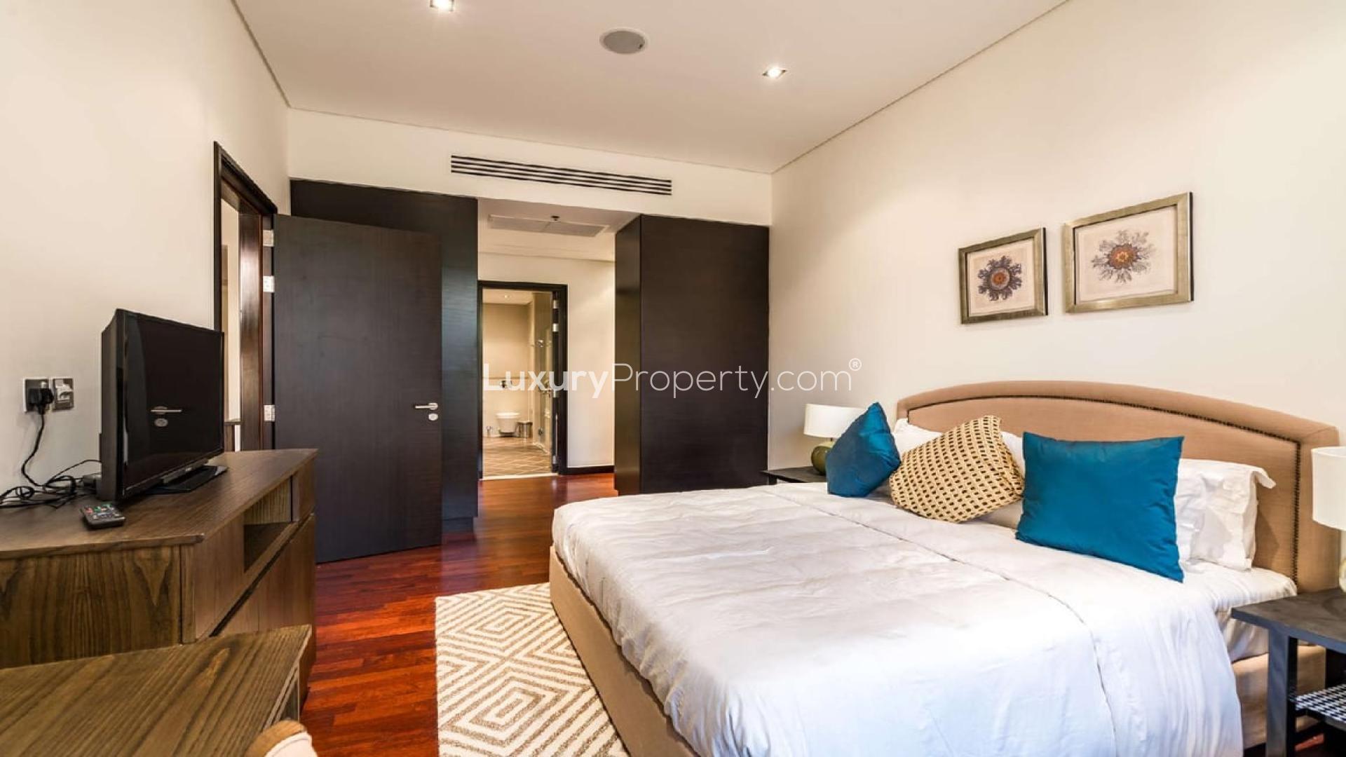 Upgraded 1-bedroom apartment living area, modern decor, Palm Jumeirah, Anantara Residences