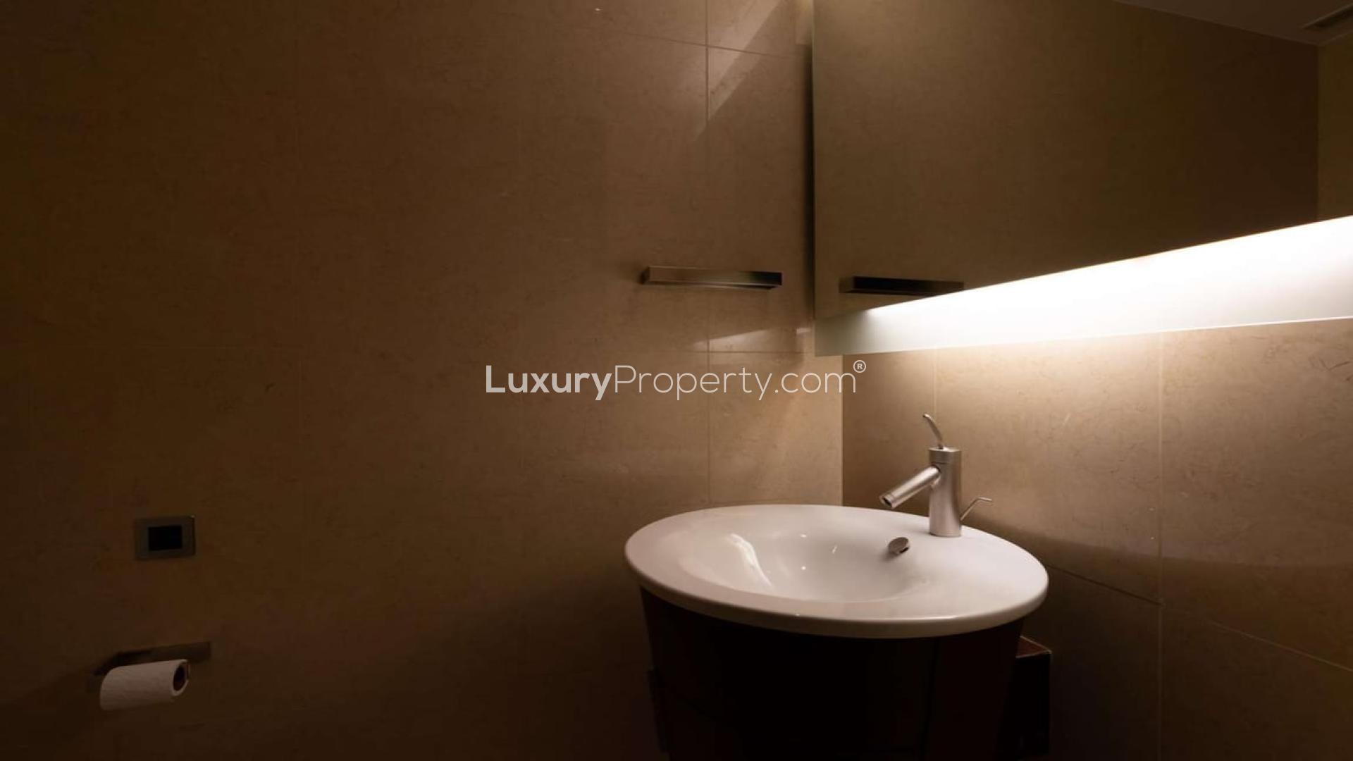 Modern bathroom in a one-bedroom apartment, Burj Khalifa Area, Downtown Dubai, for sale