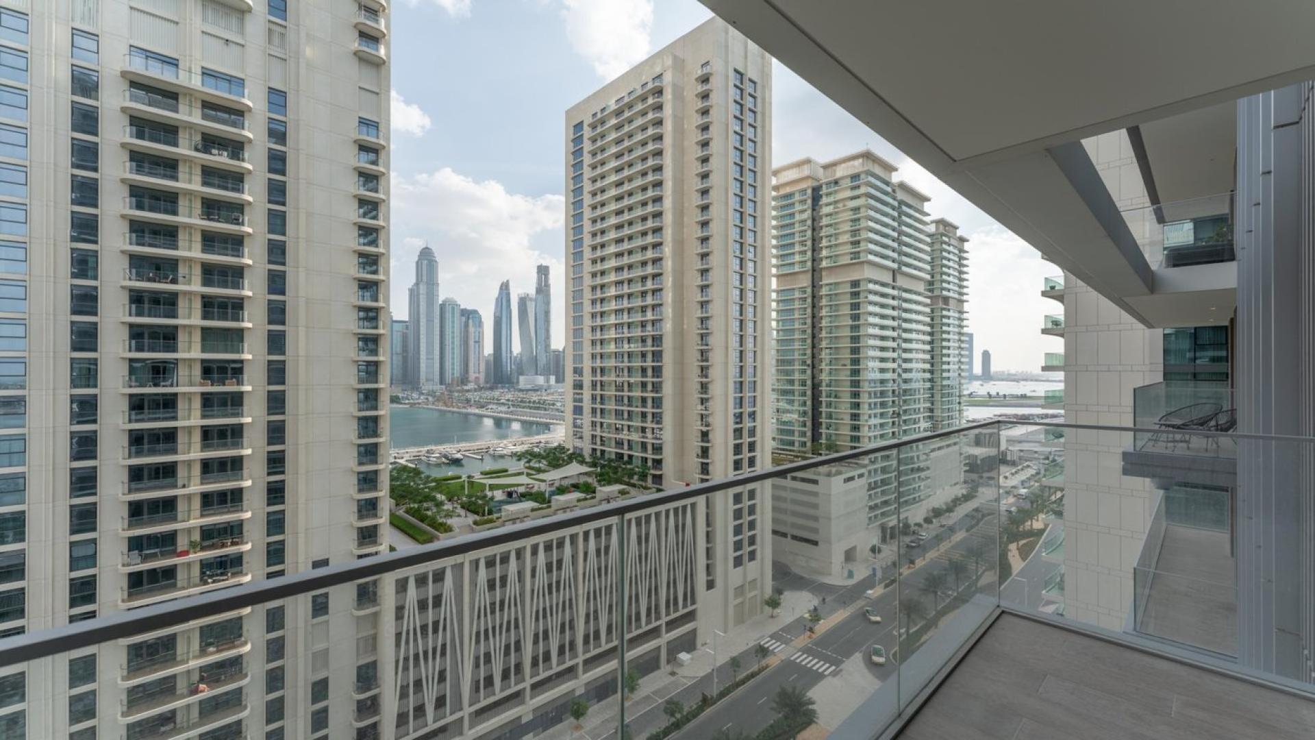 Bright living area with floor-to-ceiling windows in Emaar Beachfront apartment, Dubai Harbour