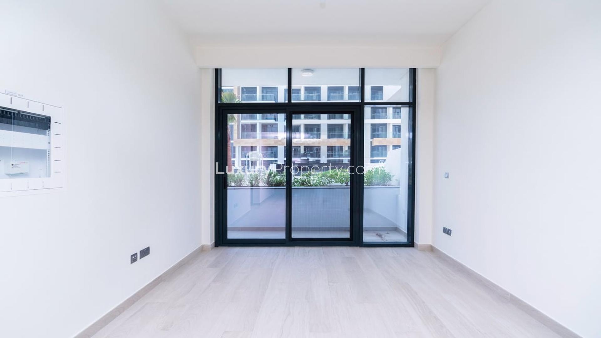 Modern kitchen in brand new 1-bed apartment, Meydan One community, Dubai real estate