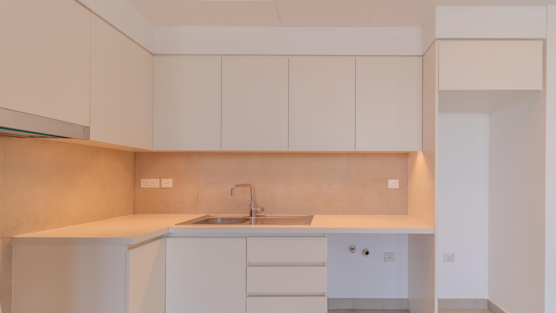 High-floor Creek Horizon apartment with spacious living area, modern kitchen in Dubai Creek Harbour