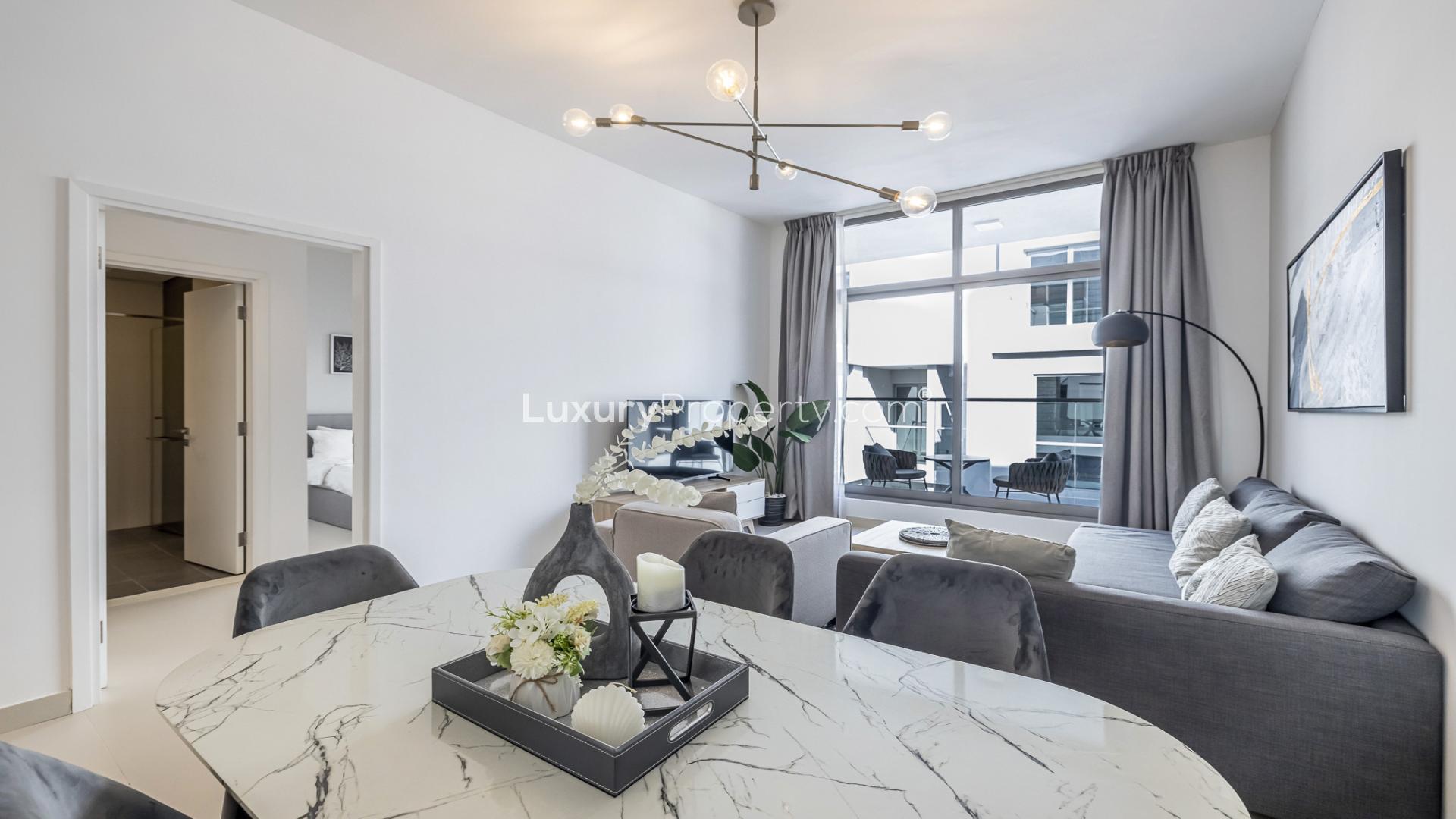 Modern living room in Prescott Prime Views apartment, Meydan, for rent. Cozy seating and decor