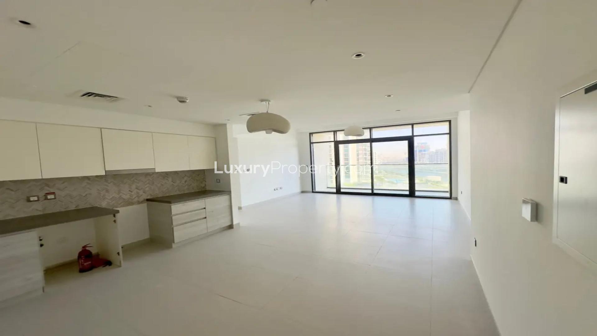 Brand new apartment with lagoon view in The Cove, Dubai Creek Harbour, spacious living area