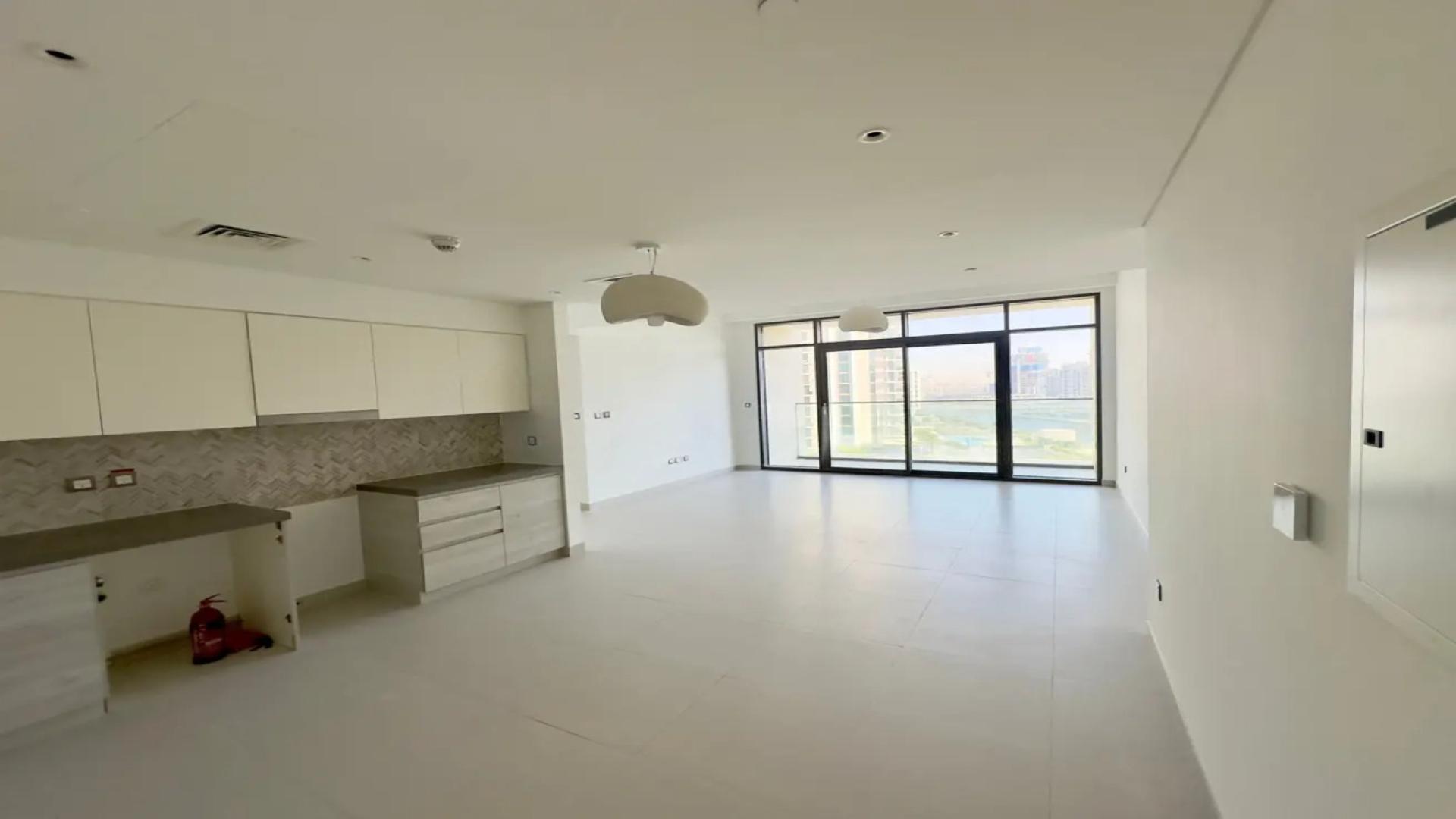 Brand new apartment with lagoon view in The Cove, Dubai Creek Harbour, spacious living area