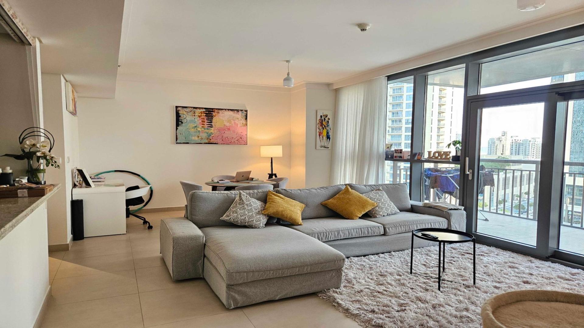 Bright living area in one-bedroom apartment, Dubai Creek Residence South Tower 1, for rent