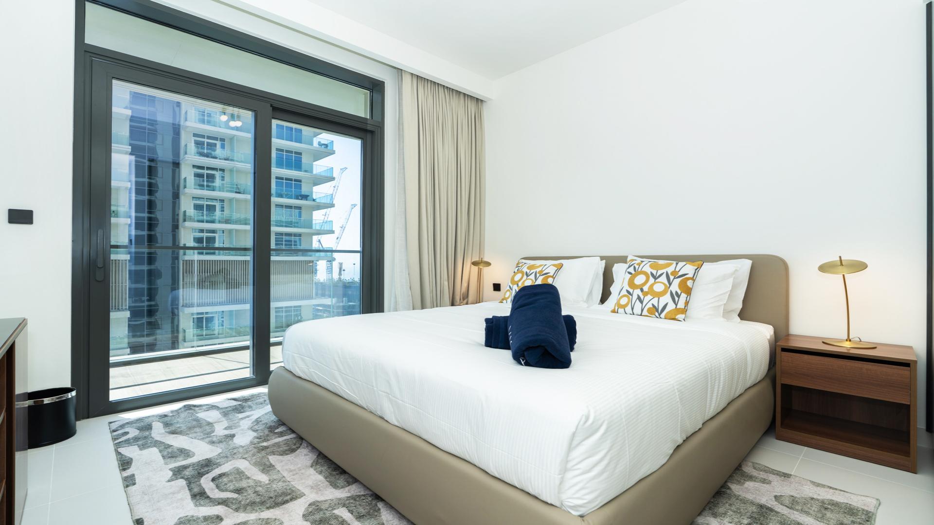 Modern kitchen and dining area in 1-bedroom apartment, Marina Vista Tower 1, Dubai Harbour