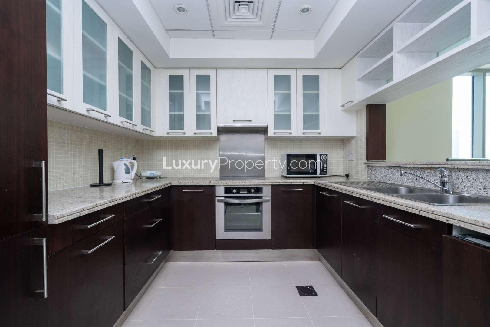 Unfurnished living area in 1-bedroom apartment, Boulevard Central, Downtown Dubai, for rent