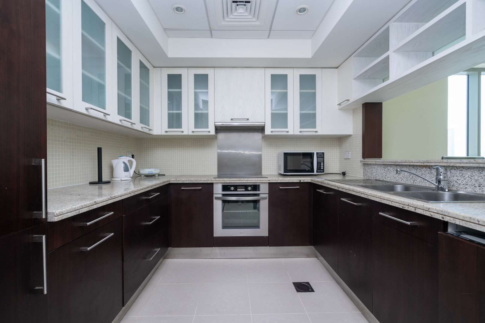 Unfurnished living area in 1-bedroom apartment, Boulevard Central, Downtown Dubai, for rent