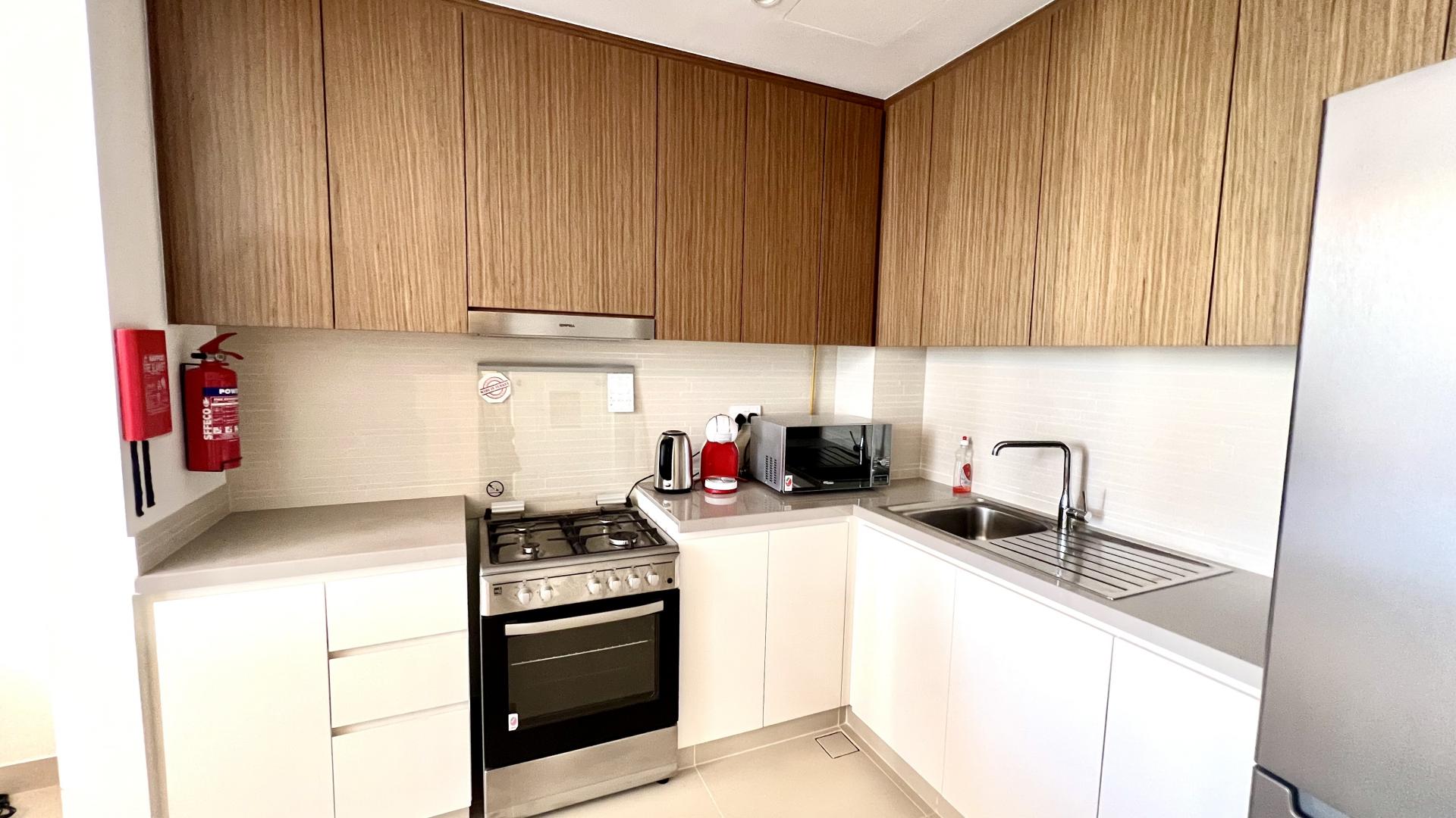 Furnished living area with modern kitchen in Dubai Marina apartment for rent, LP12921
