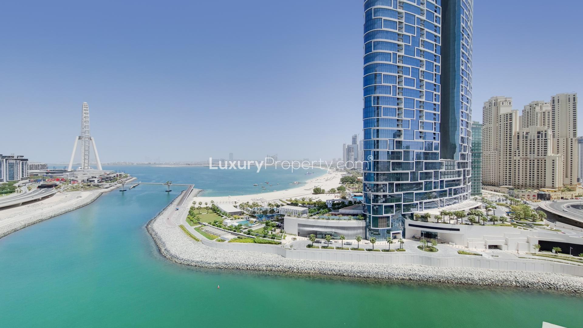 Balcony with sea view in Dubai Marina apartment, 5242 community, for rent