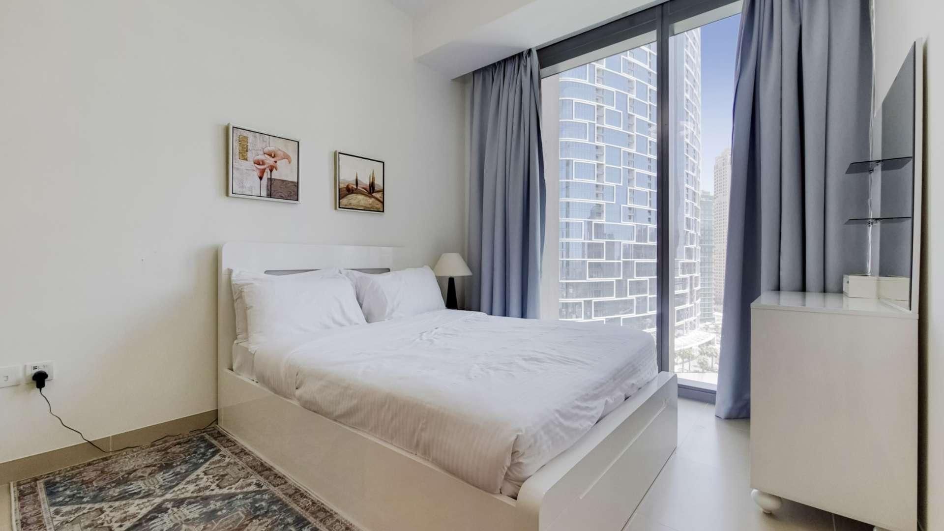 Brand new apartment bedroom with large window, Dubai Marina view, modern decor, Ref LP15894