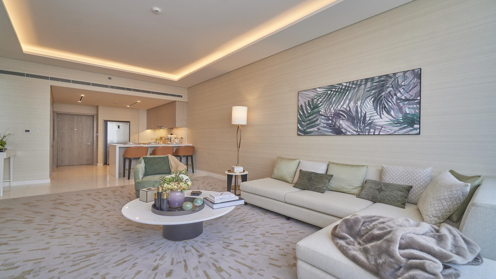 Luxurious living room in 1-bedroom Palm Tower apartment, Palm Jumeirah with sea view