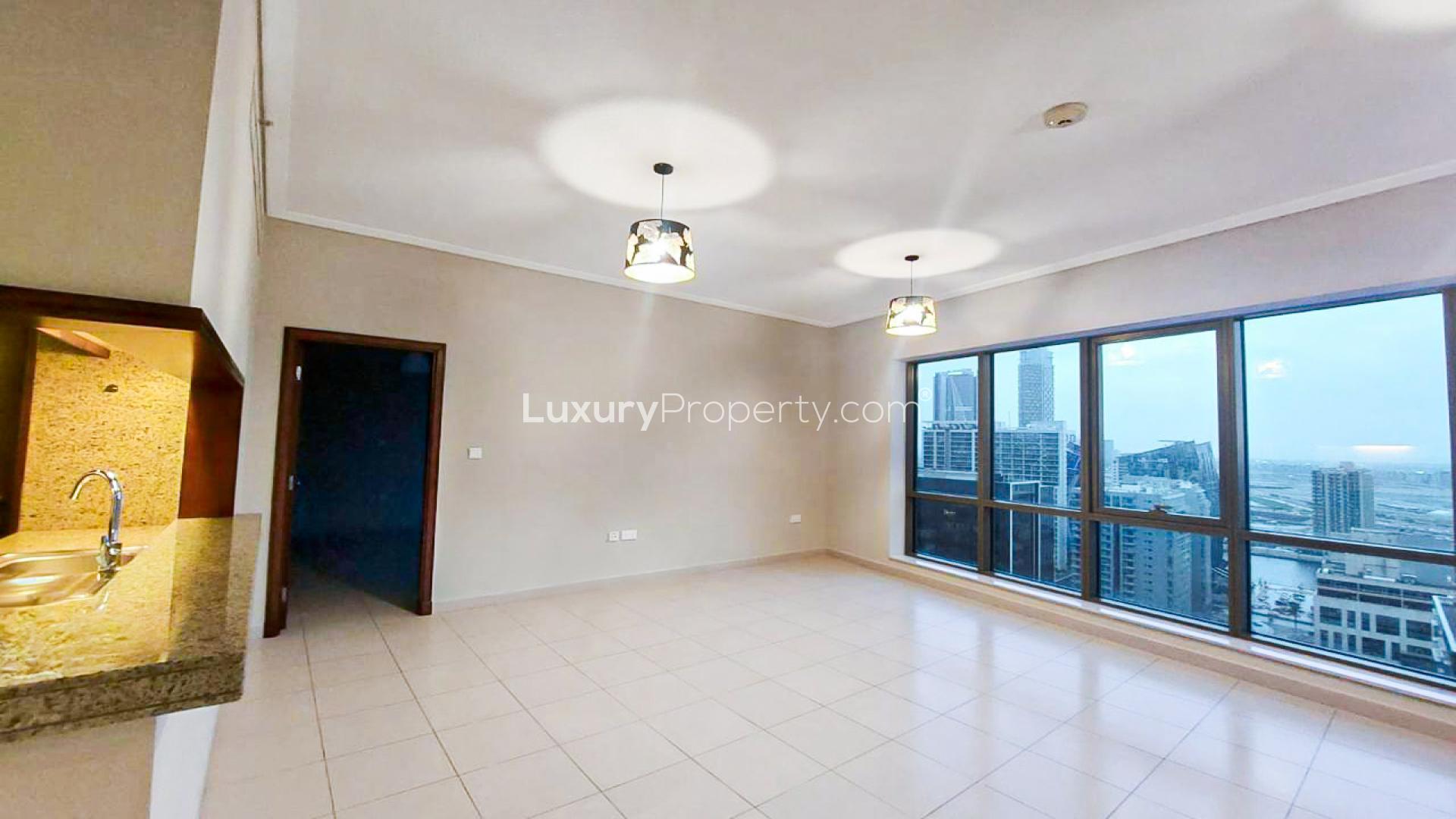 Chiller-free 1-bedroom apartment interior with large windows, South Ridge 6, Downtown Dubai