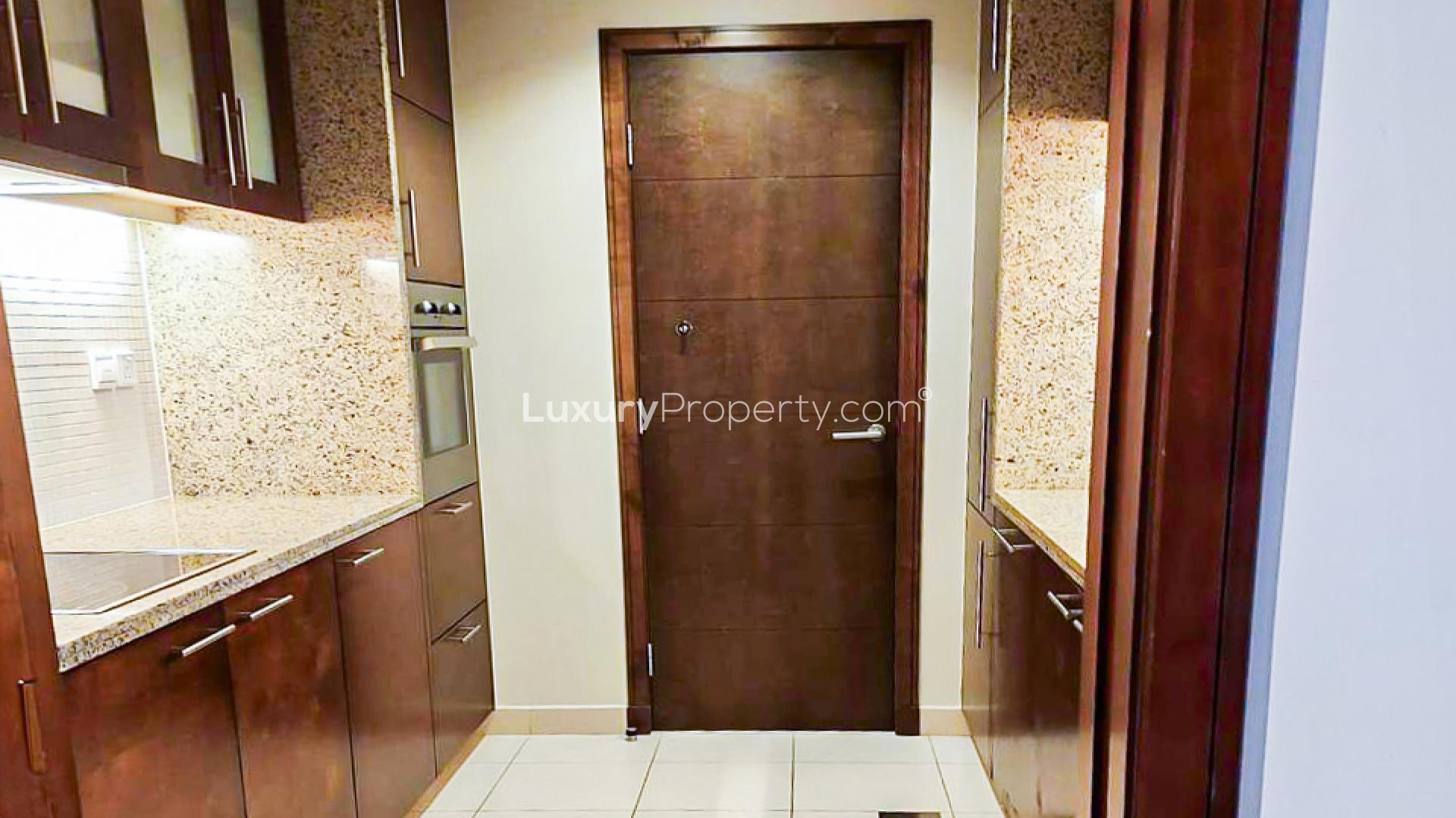 Chiller-free 1-bedroom apartment with large windows and semi-closed kitchen in South Ridge 6, Dubai