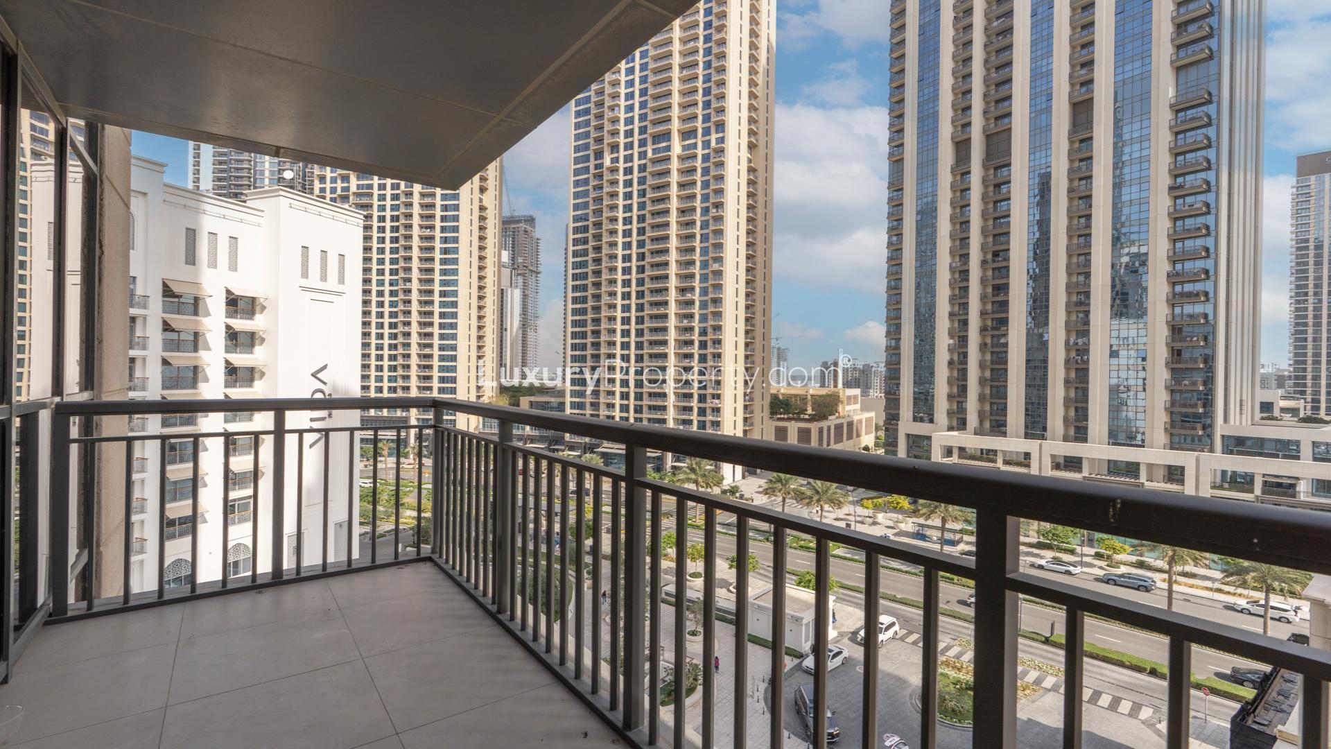 Empty living room with large windows in Dubai Creek Residence South Tower 1 apartment