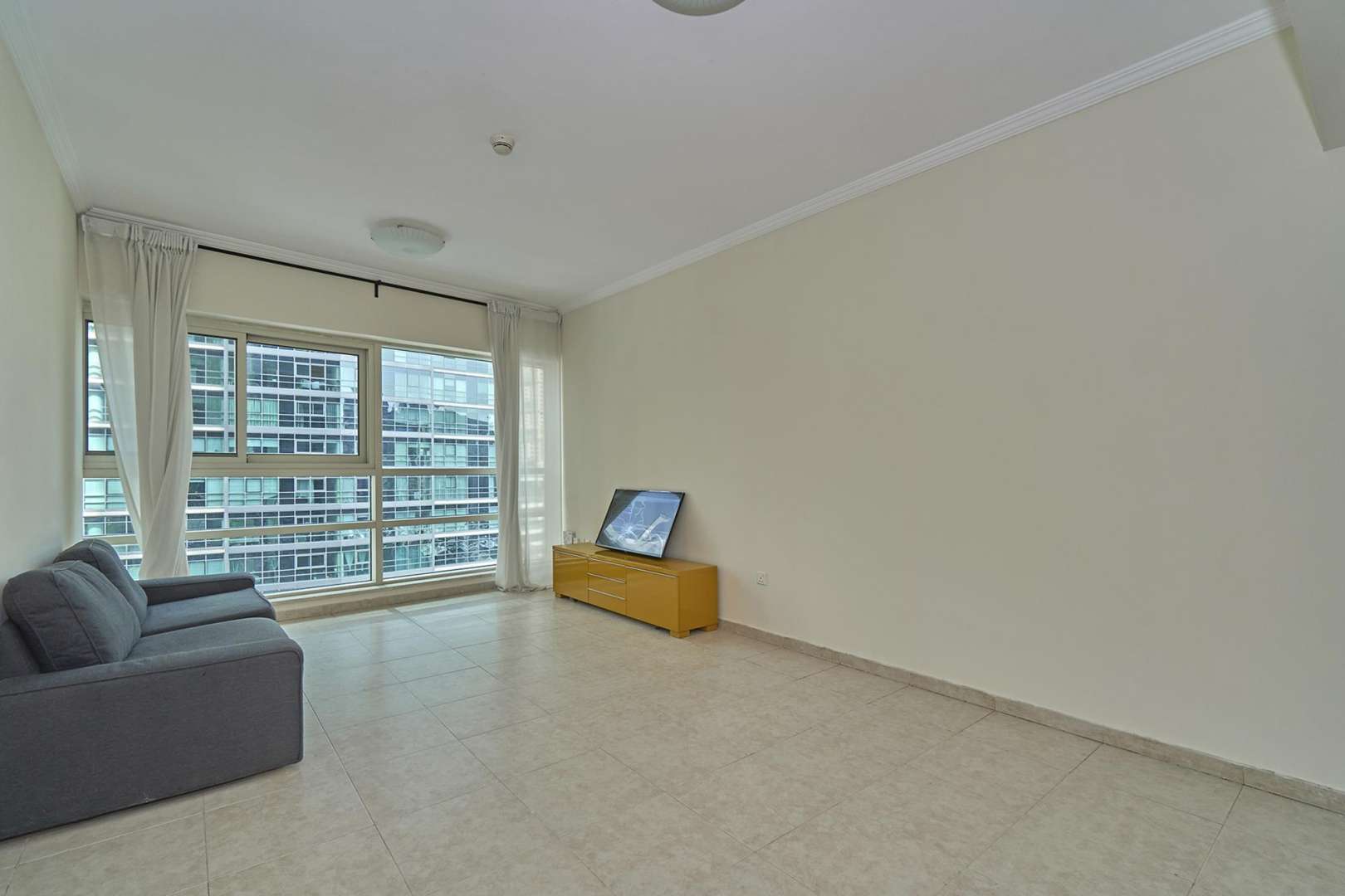 Semi-furnished living room in one-bedroom apartment, Al Sahab 2, Dubai Marina, for rent