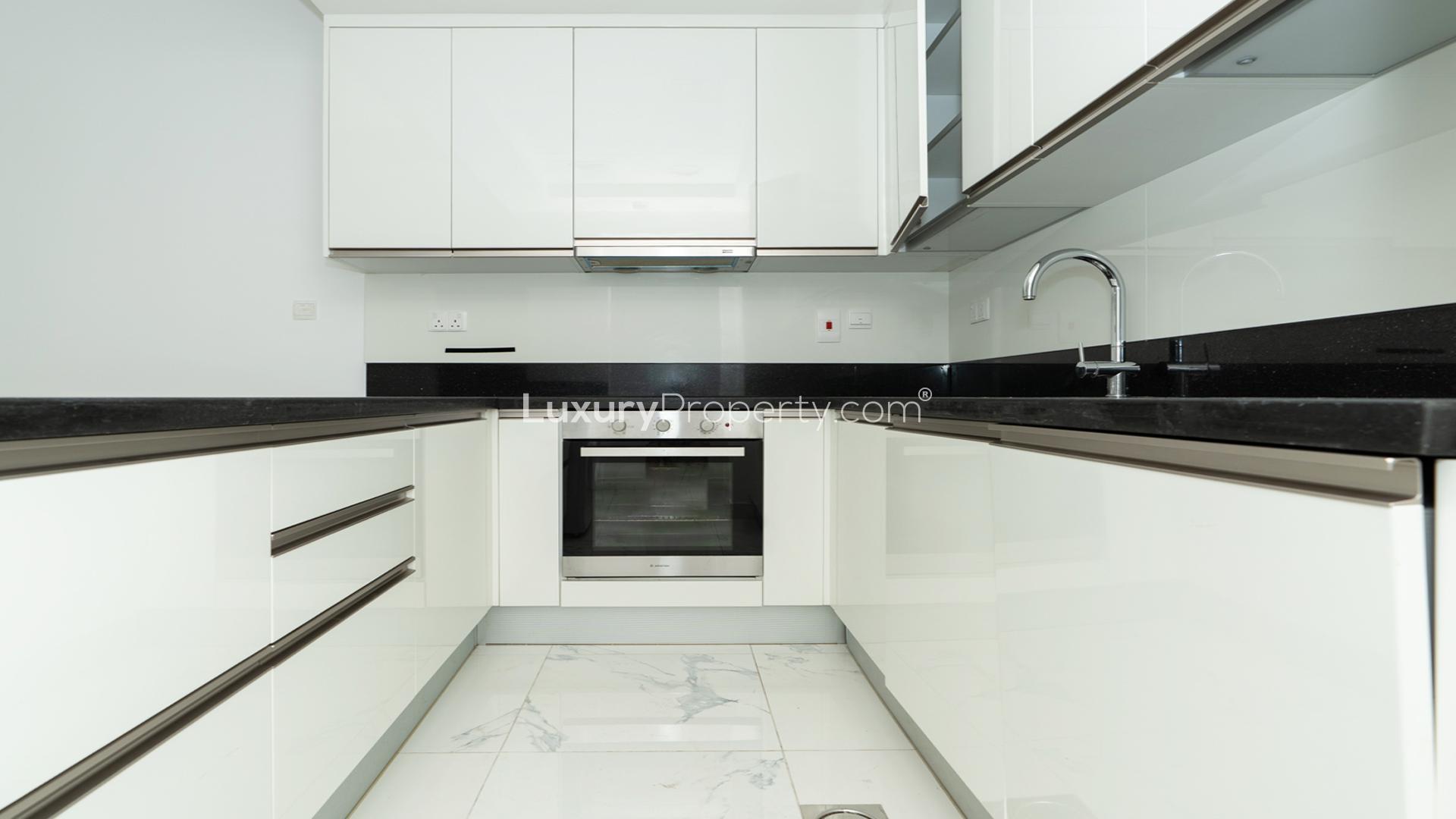 Modern kitchen in 1-bedroom apartment for rent, Noura Tower, Business Bay, Al Habtoor City
