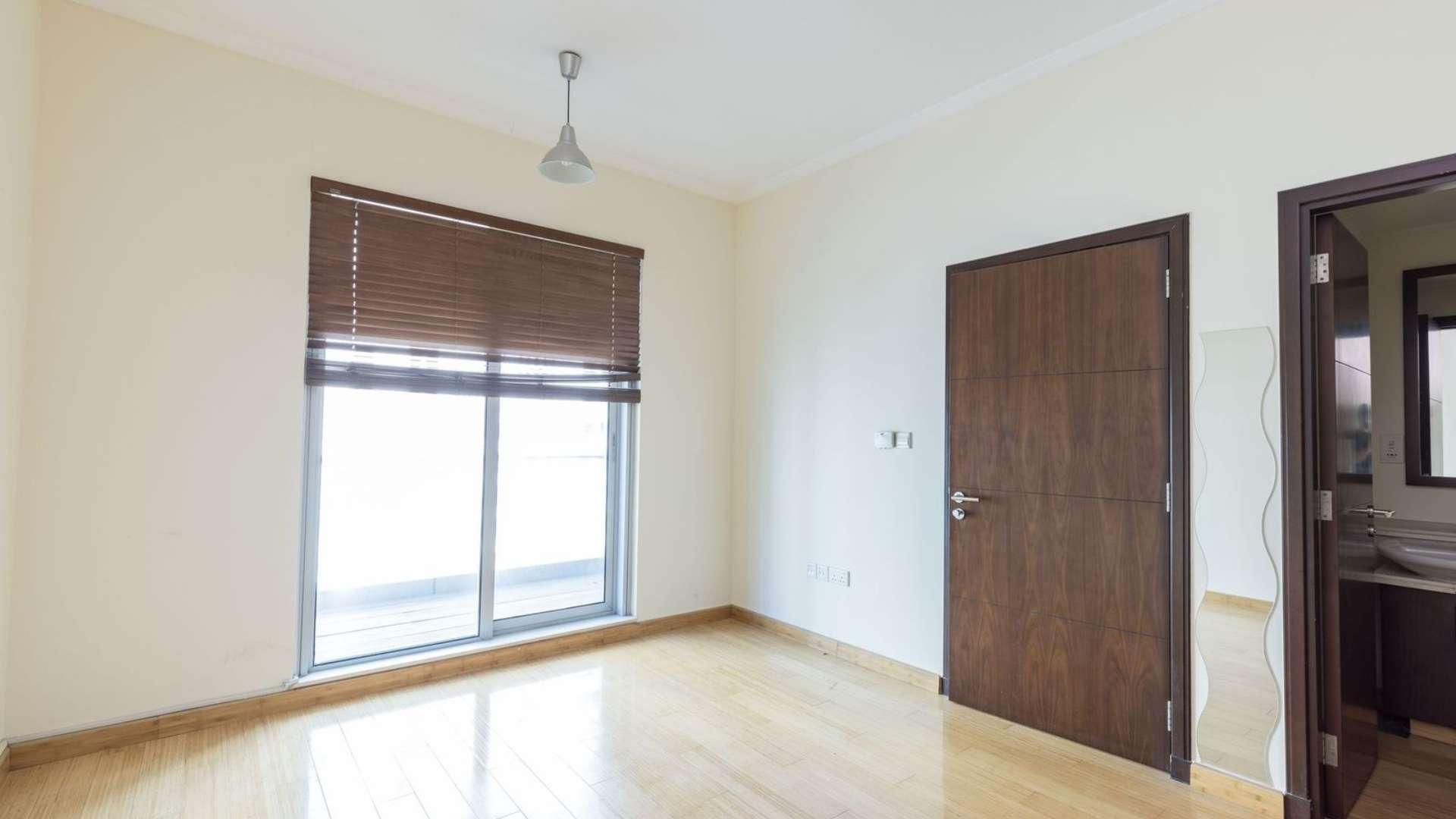 Chiller free one-bedroom apartment with sea view in Dubai Marina, Marina Promenade balcony