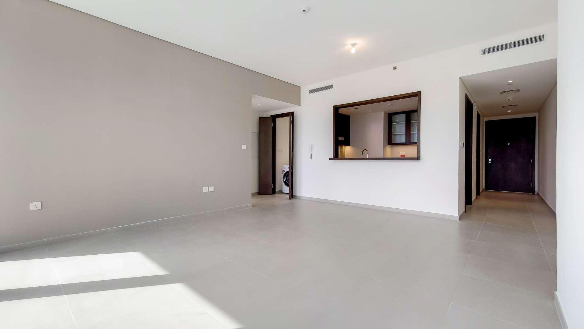 N/A,Luxurious open-plan living area in 1-bedroom Downtown Dubai apartment, BLVD Heights for rent