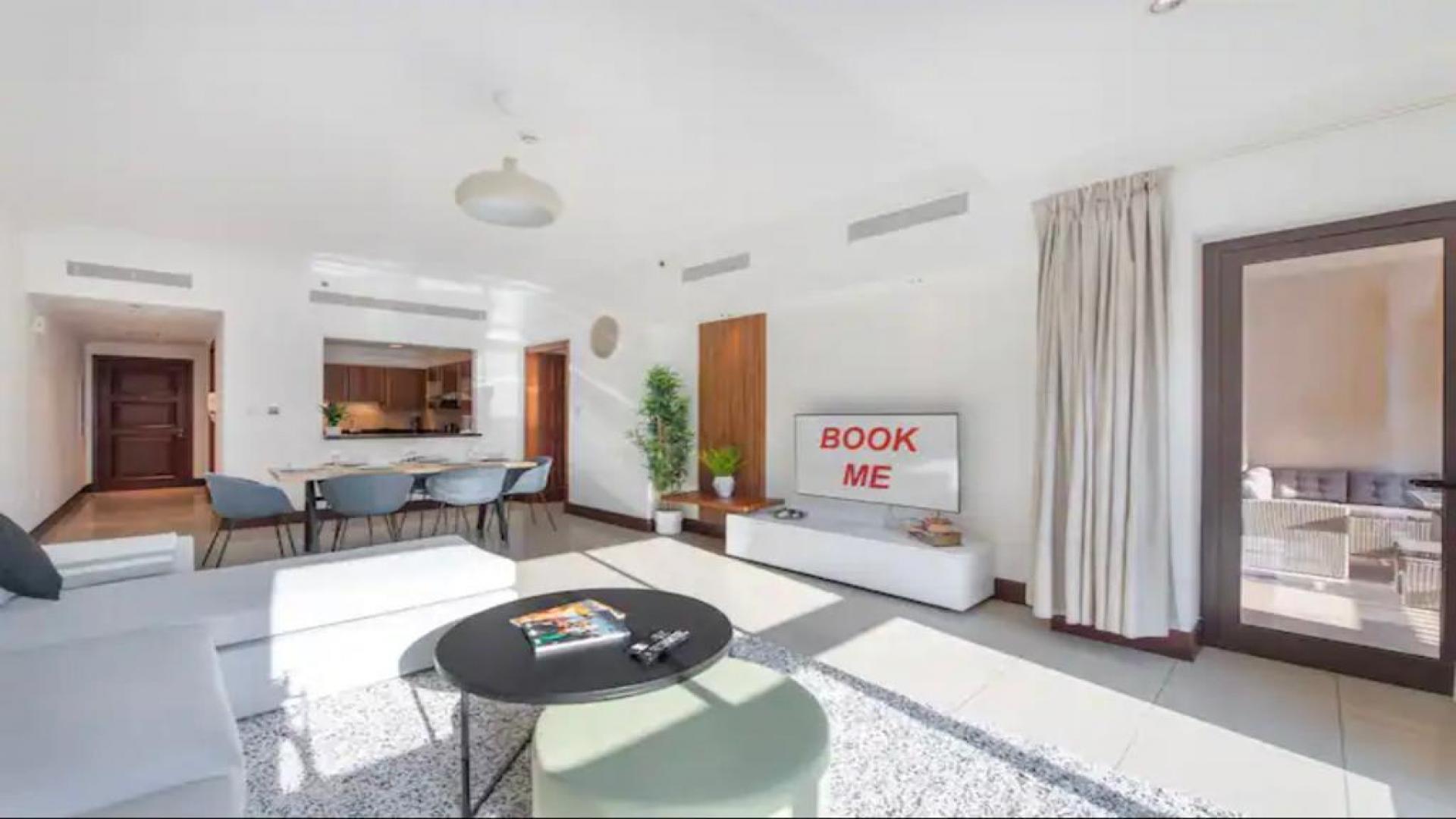 Modern living room in Golden Mile, Palm Jumeirah apartment with stylish decor and open layout