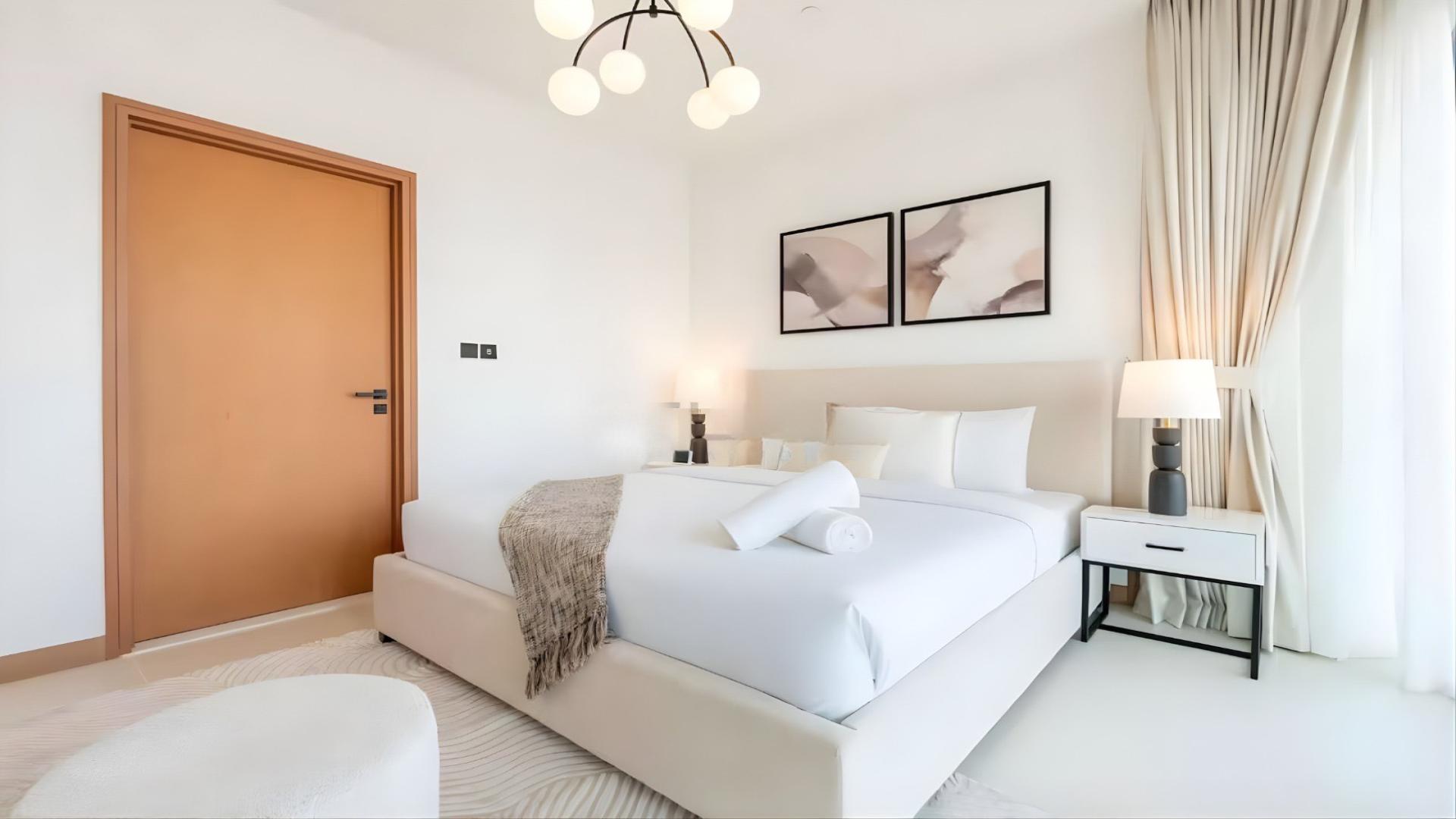 Luxurious bedroom in Vida Residences Dubai Marina apartment with city view, Ref No: LP47489