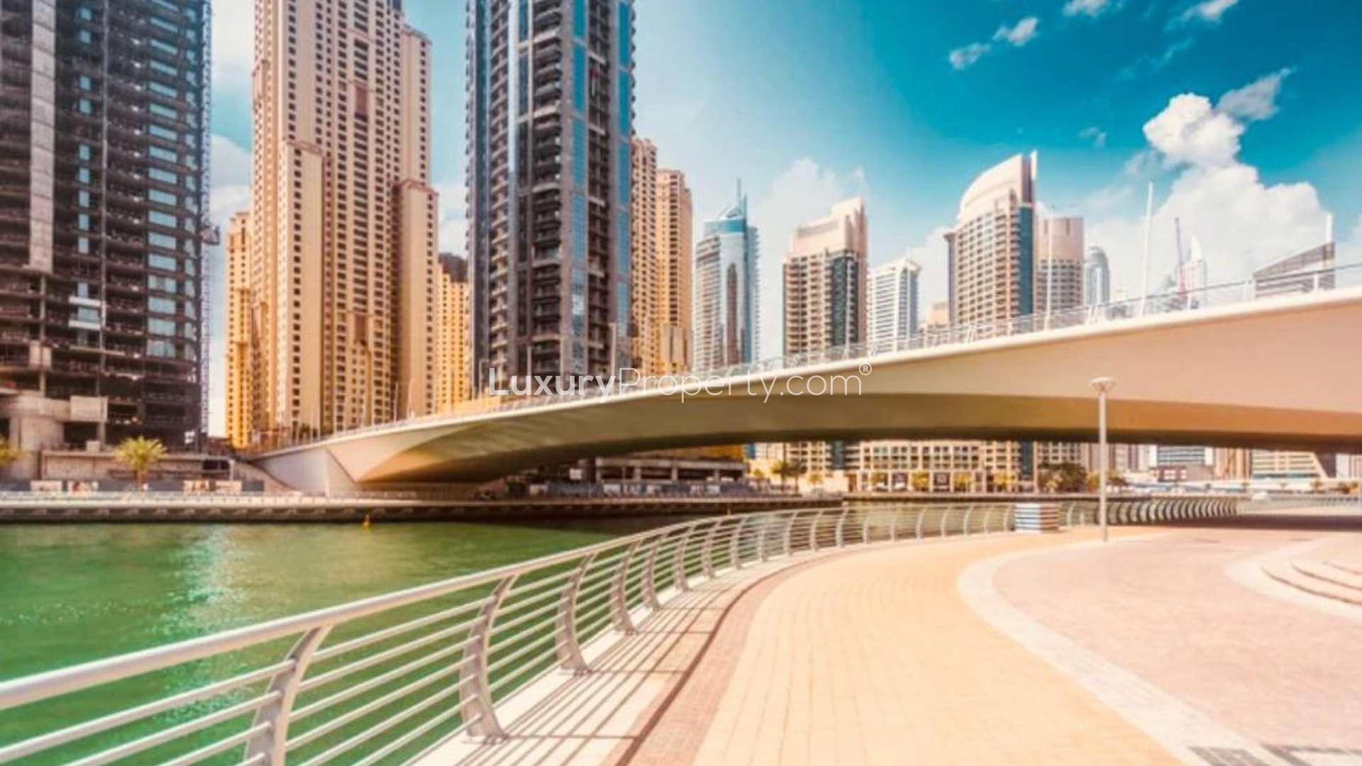 Rooftop pool with panoramic marina view at Cayan Tower, Dubai Marina apartment for rent