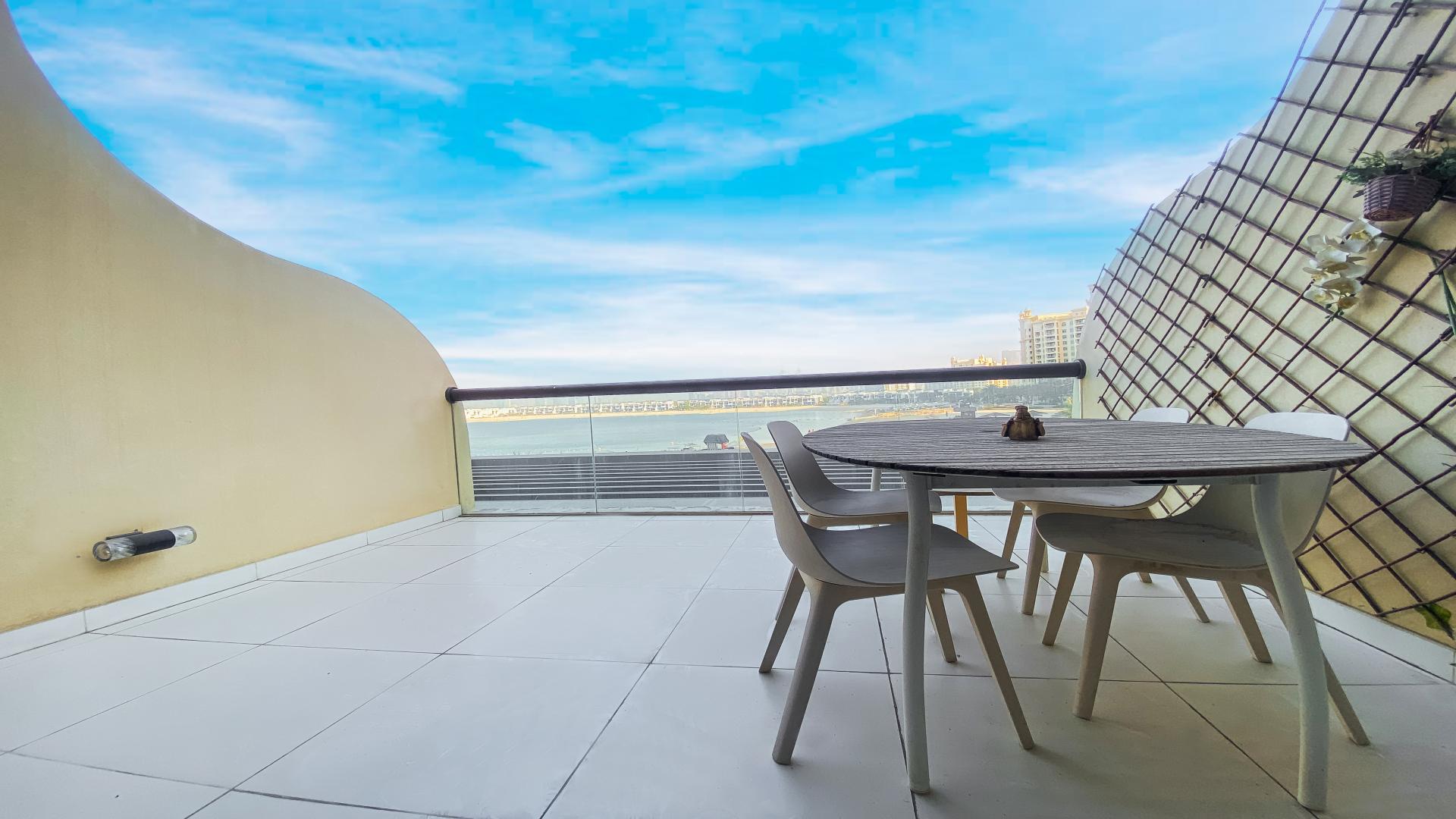 Fully furnished studio apartment with modern decor in Palm Jumeirah, Club Vista Mare