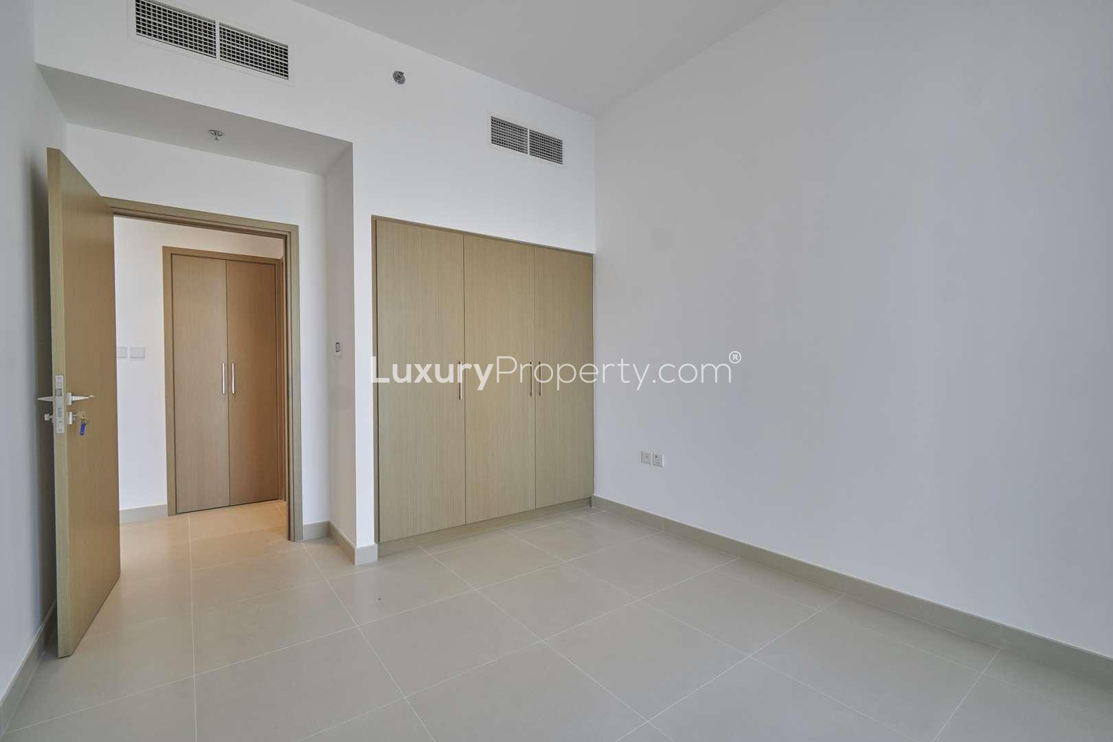 Modern bathroom in 1-bedroom apartment, Creek Horizon Tower, Dubai Creek Harbour