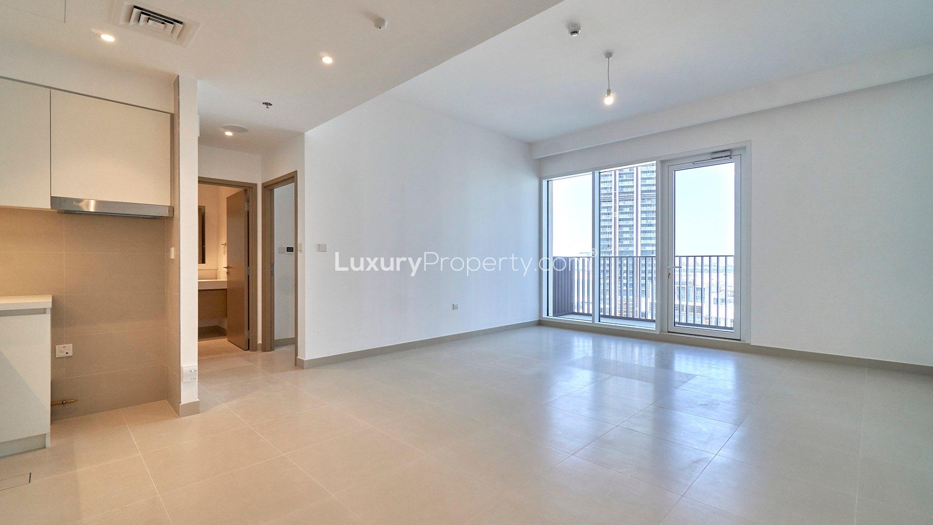 Brand new one-bedroom apartment interior in Creek Horizon Tower, Downtown Dubai, for rent