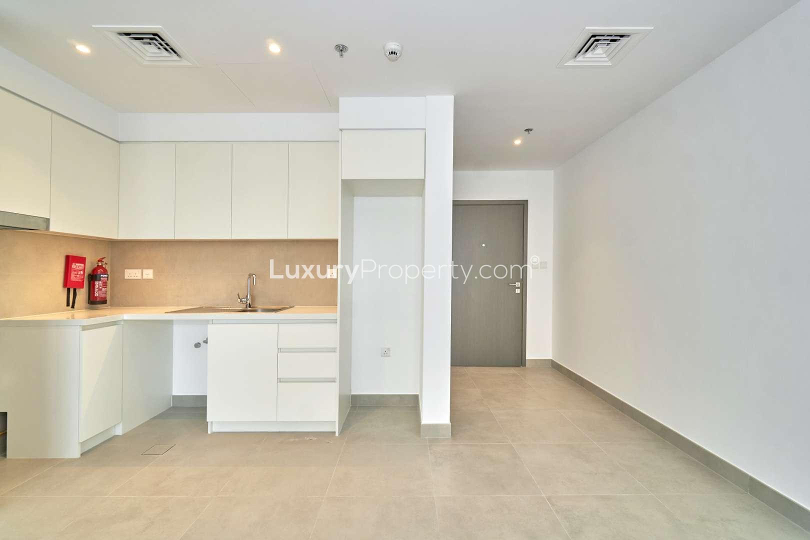 Brand new kitchen in Creek Horizon apartment, Dubai Creek Harbour, ready to move in