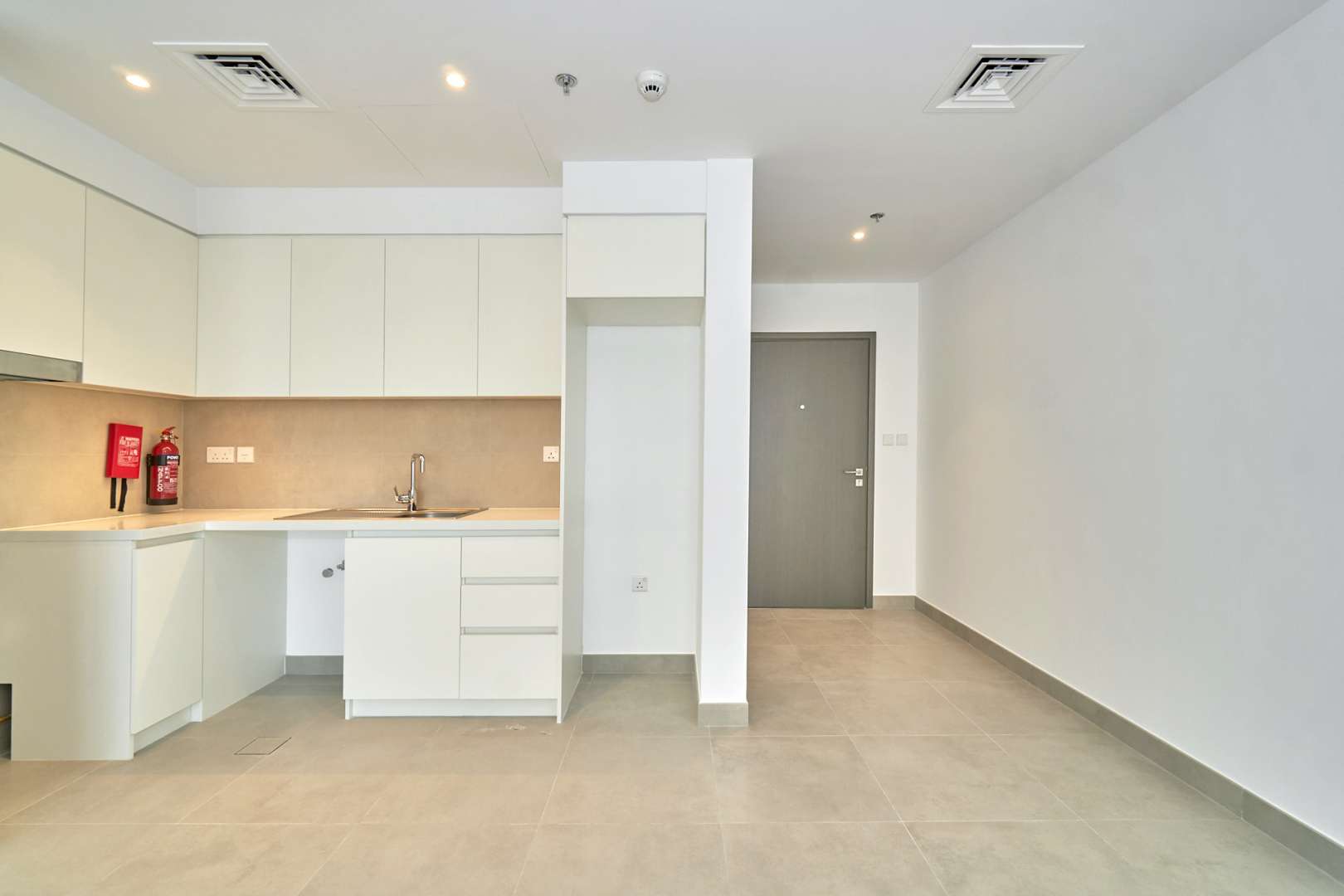 Brand new kitchen in Creek Horizon apartment, Dubai Creek Harbour, ready to move in
