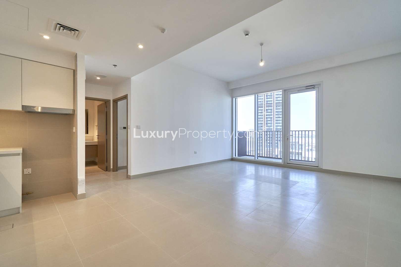 Modern kitchen in Creek Horizon apartment, Dubai Creek Harbour, available for rent