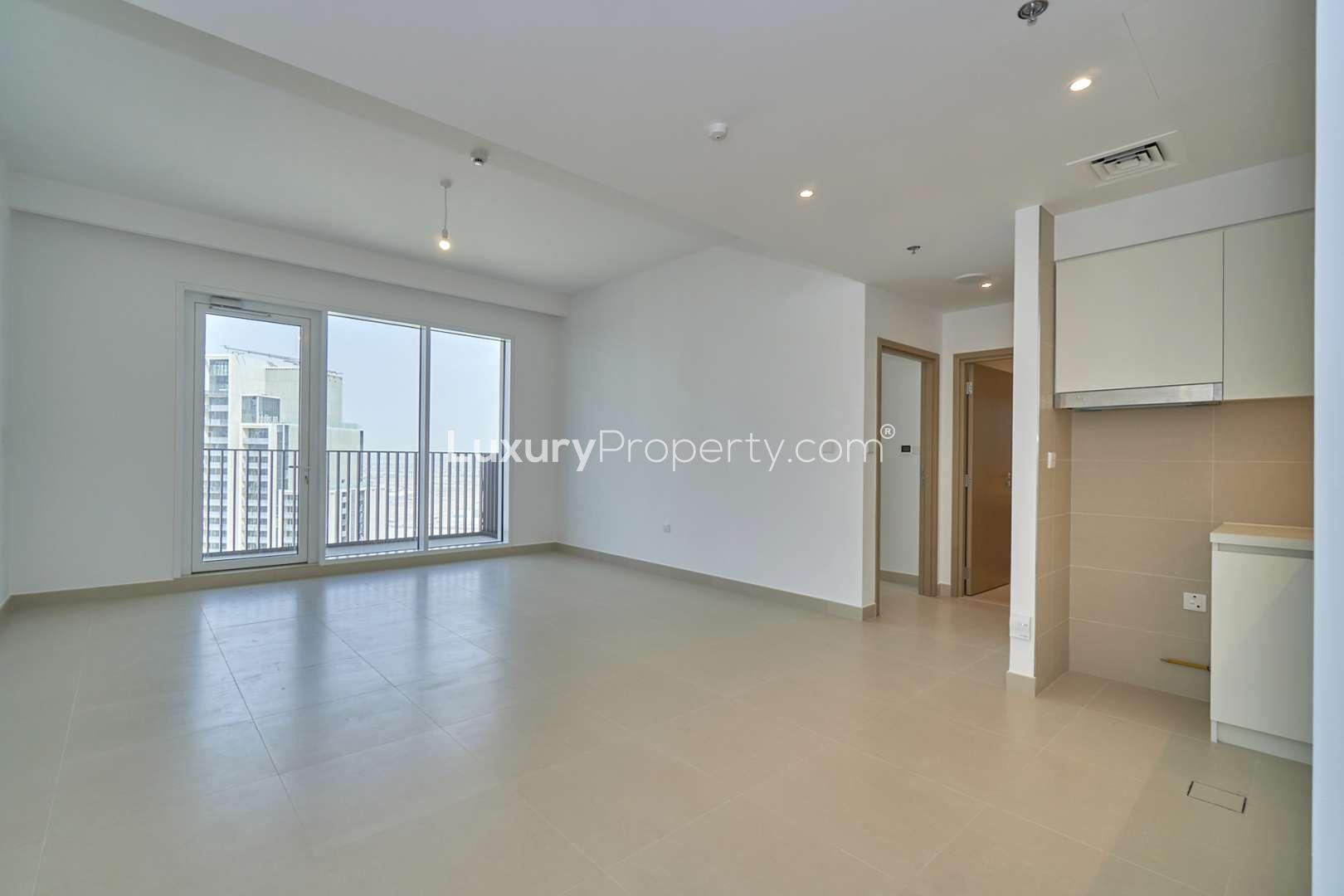 1-bedroom apartment interior with modern kitchen in Creek Horizon, Dubai Creek Harbour