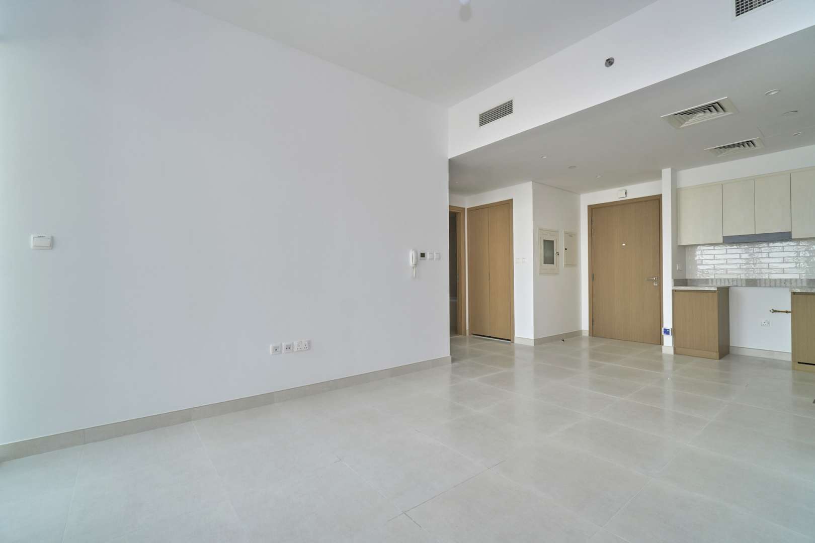 Modern kitchen in one-bedroom apartment, Creekside 18, Dubai Creek Harbour for rent